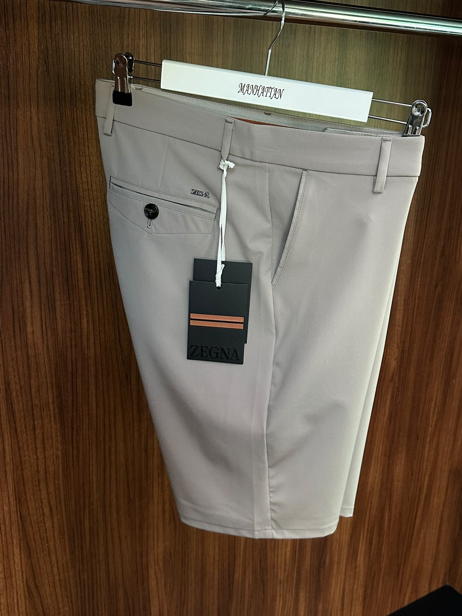 Metal Logo ve Yazı Detaylı İthal Modal Şort