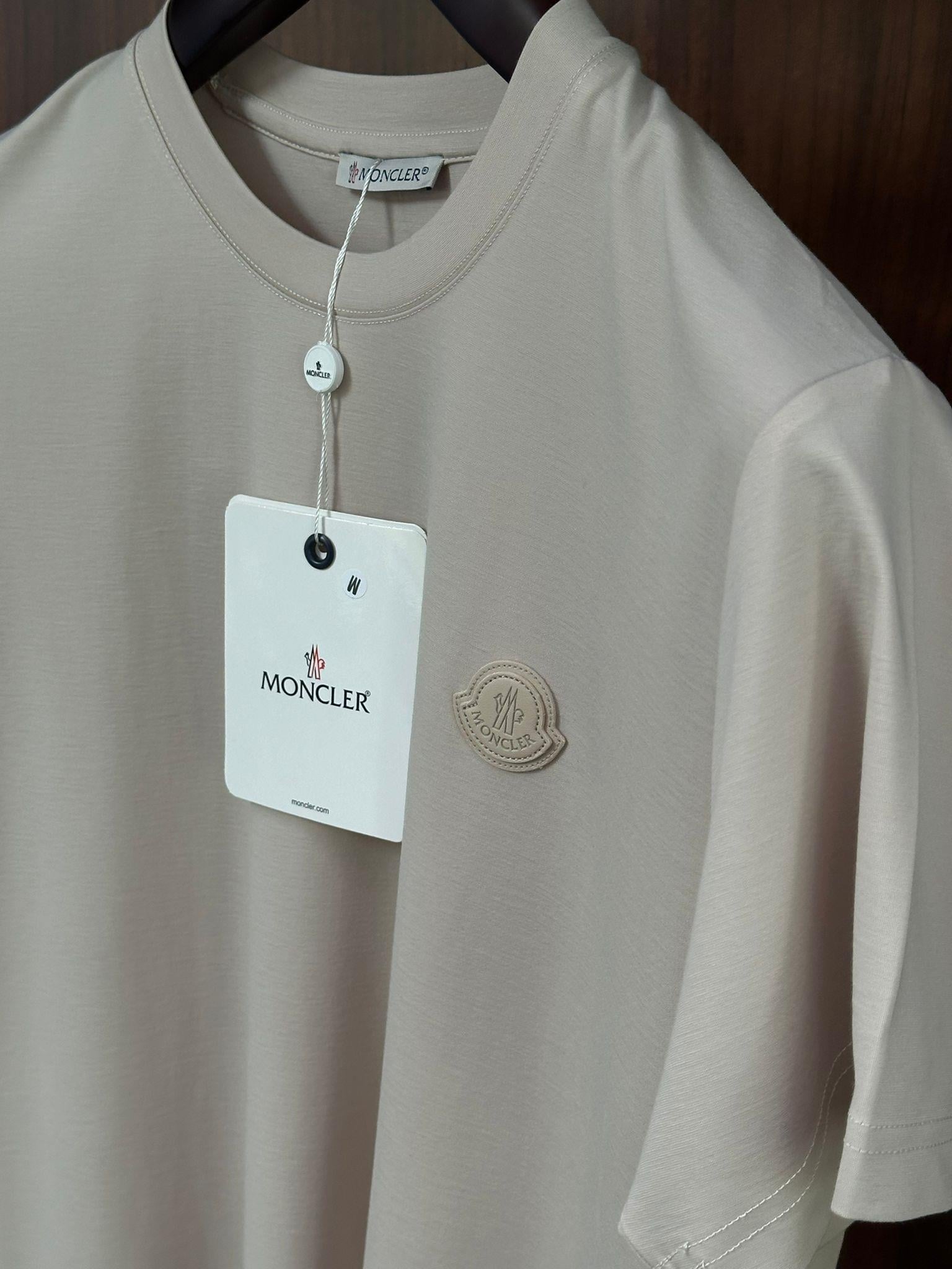 Göğüs Deri Logo Detaylı Modal Kumaş T-Shirt