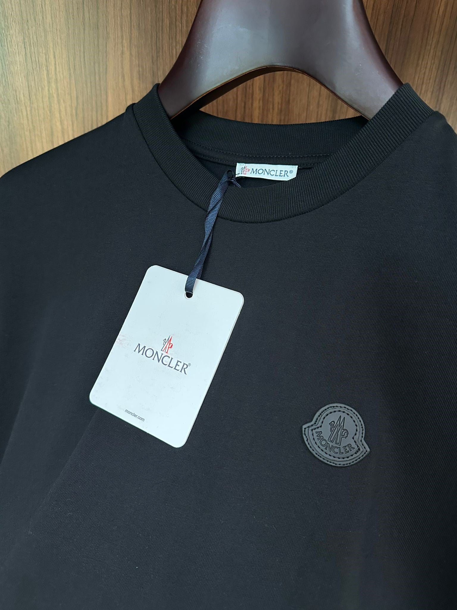 Göğüs Deri Logo Detaylı Modal Kumaş T-Shirt