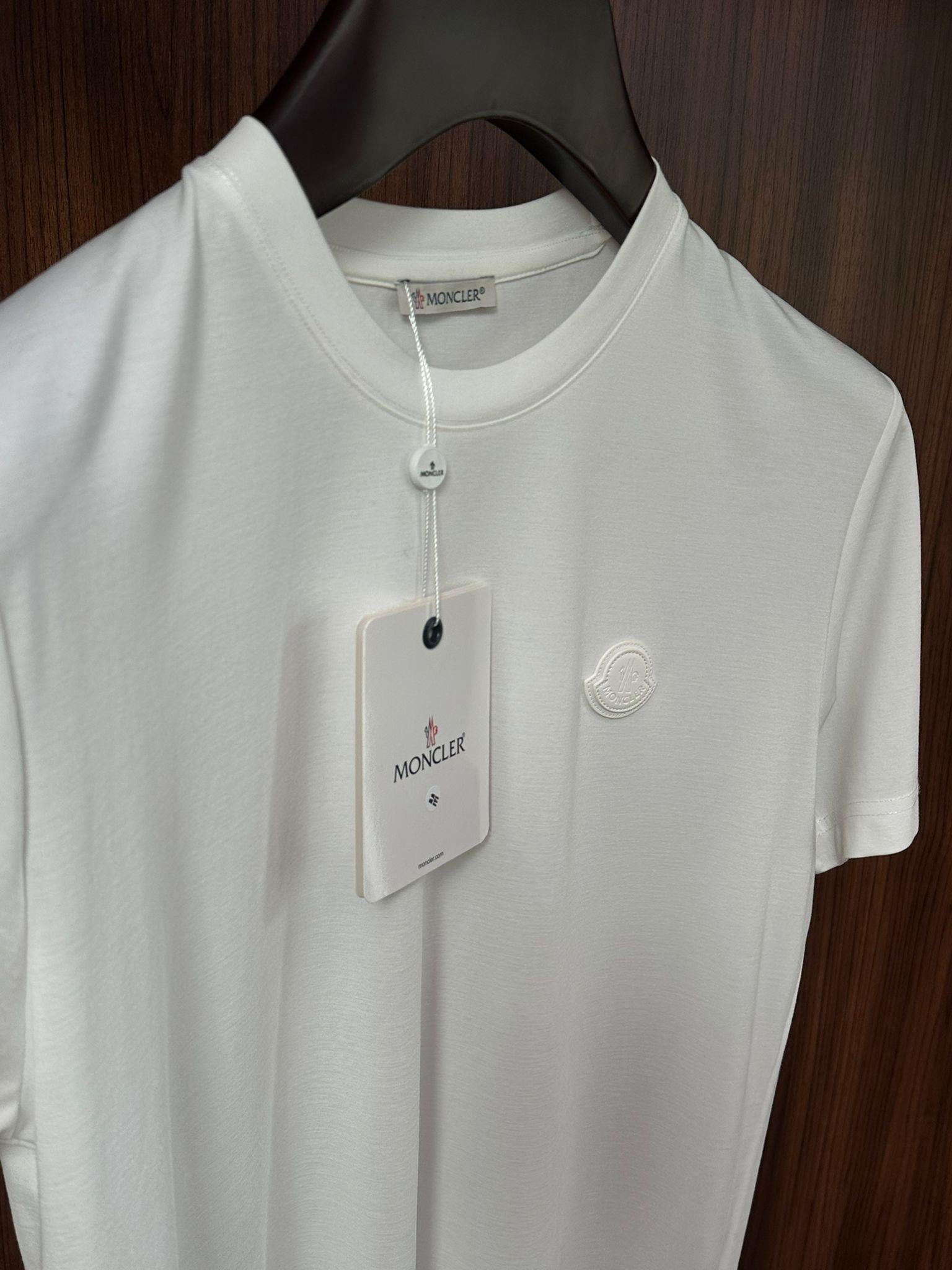 Göğüs Deri Logo Detaylı Modal Kumaş T-Shirt