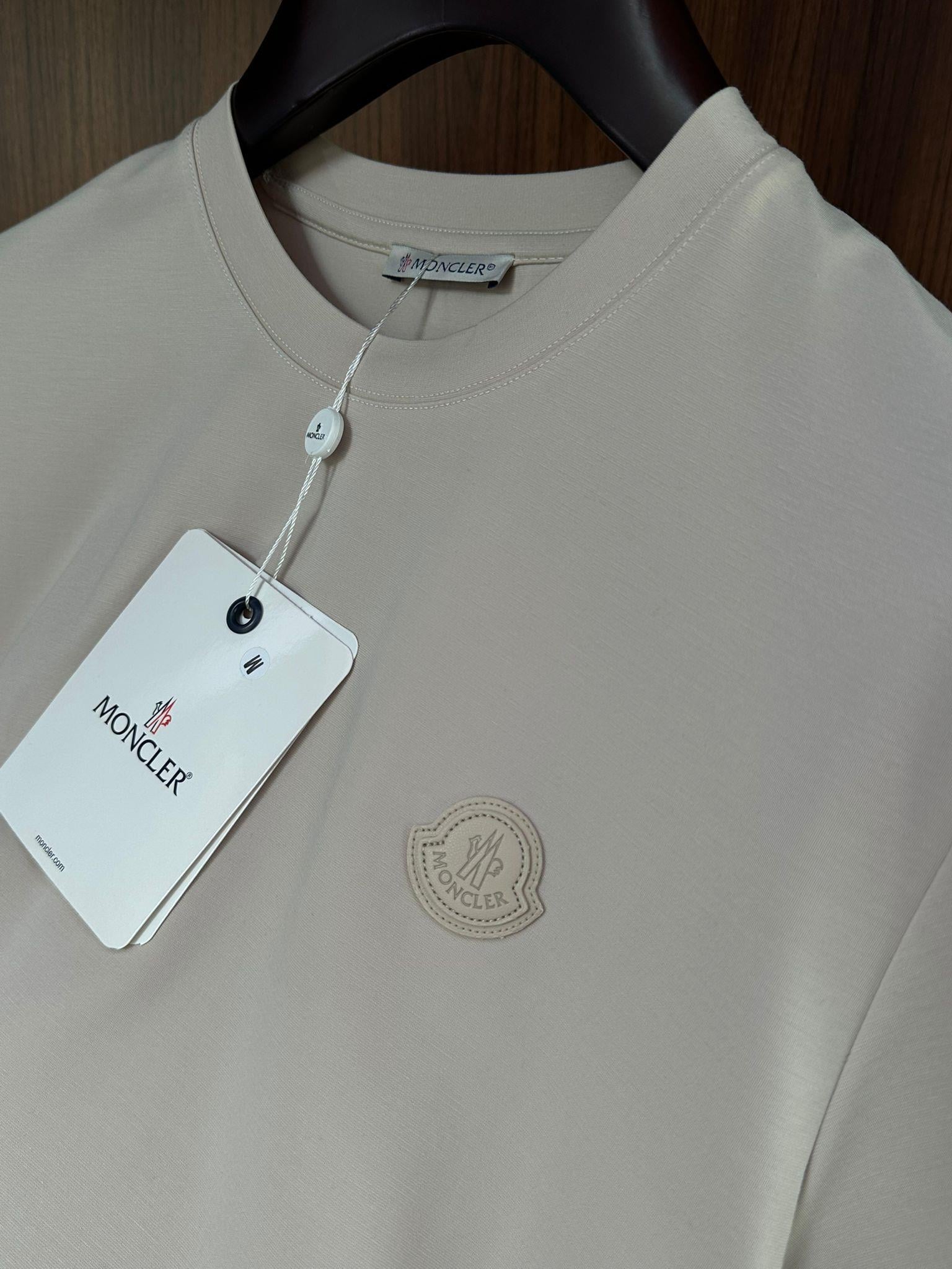 Göğüs Deri Logo Detaylı Modal Kumaş T-Shirt