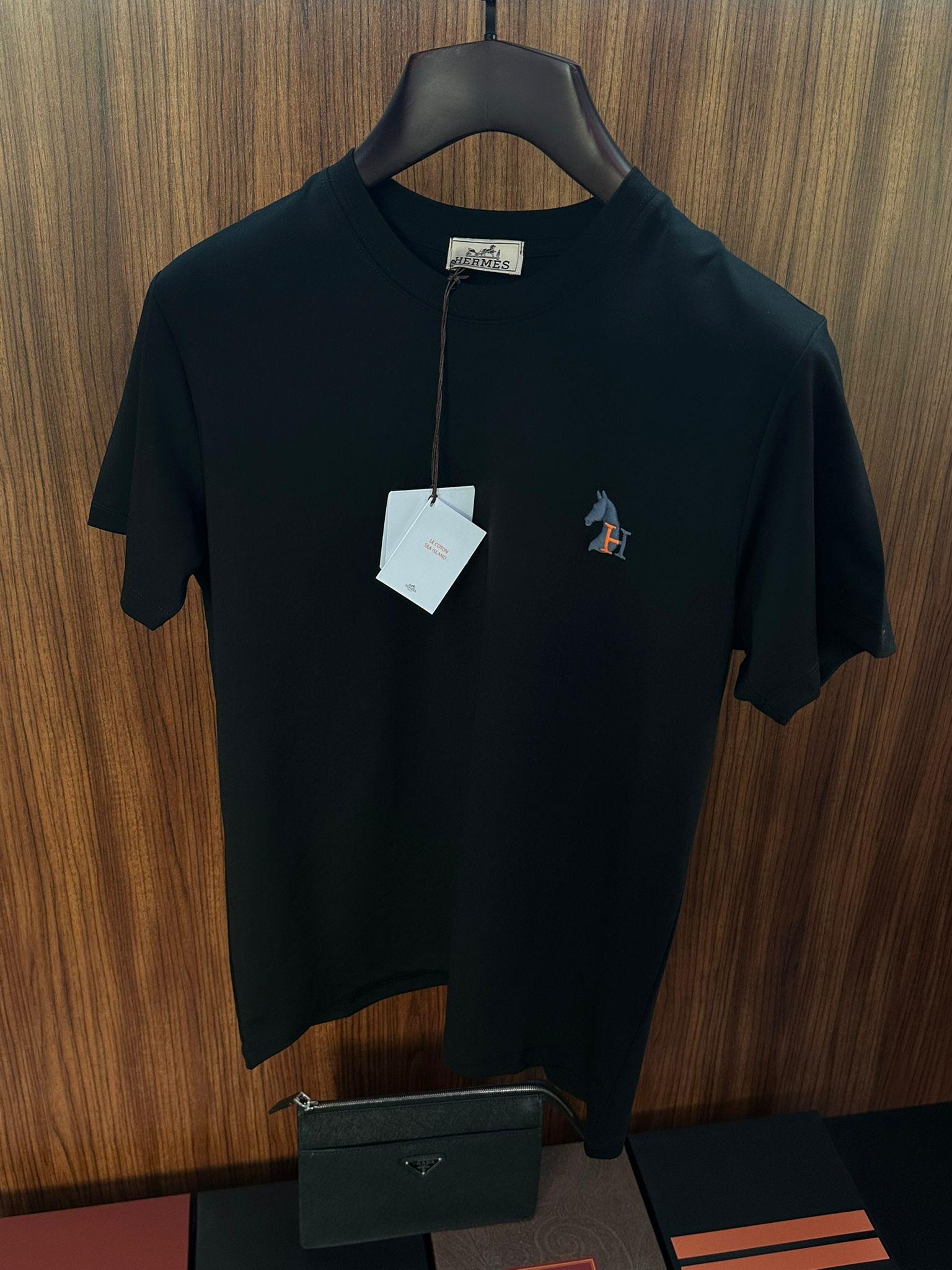 Göğüs Kabartma Nakış Logolu Modal Kumaş T-Shirt