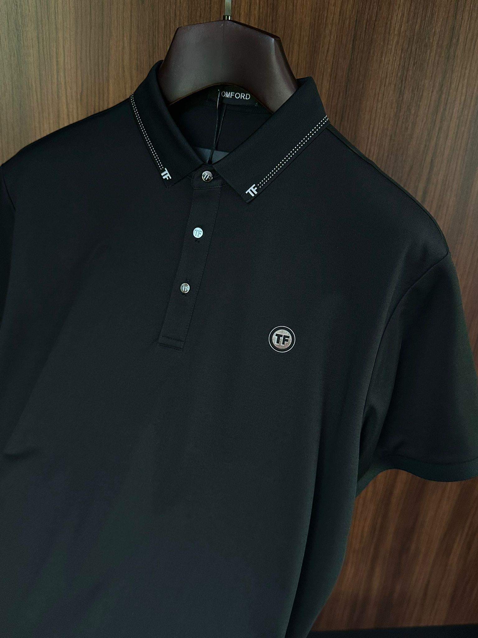Göğüs Logolu Yaka Detaylı Modal Yakalı T-Shirt