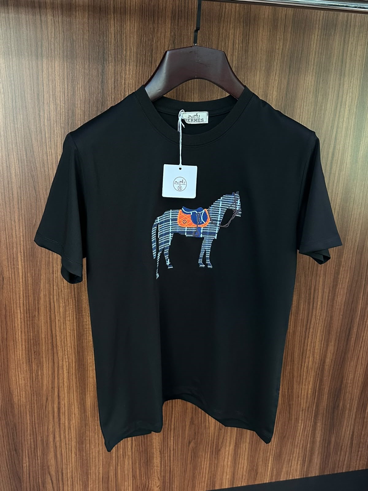 Göğüs Marka Nakış Logolu T-Shirt