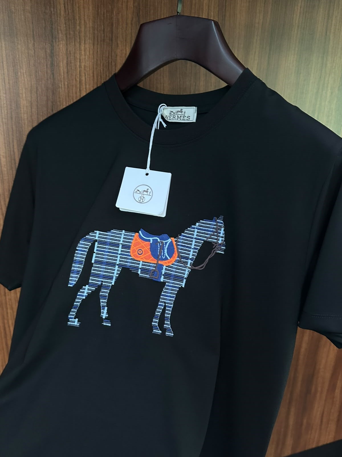 Göğüs Marka Nakış Logolu T-Shirt