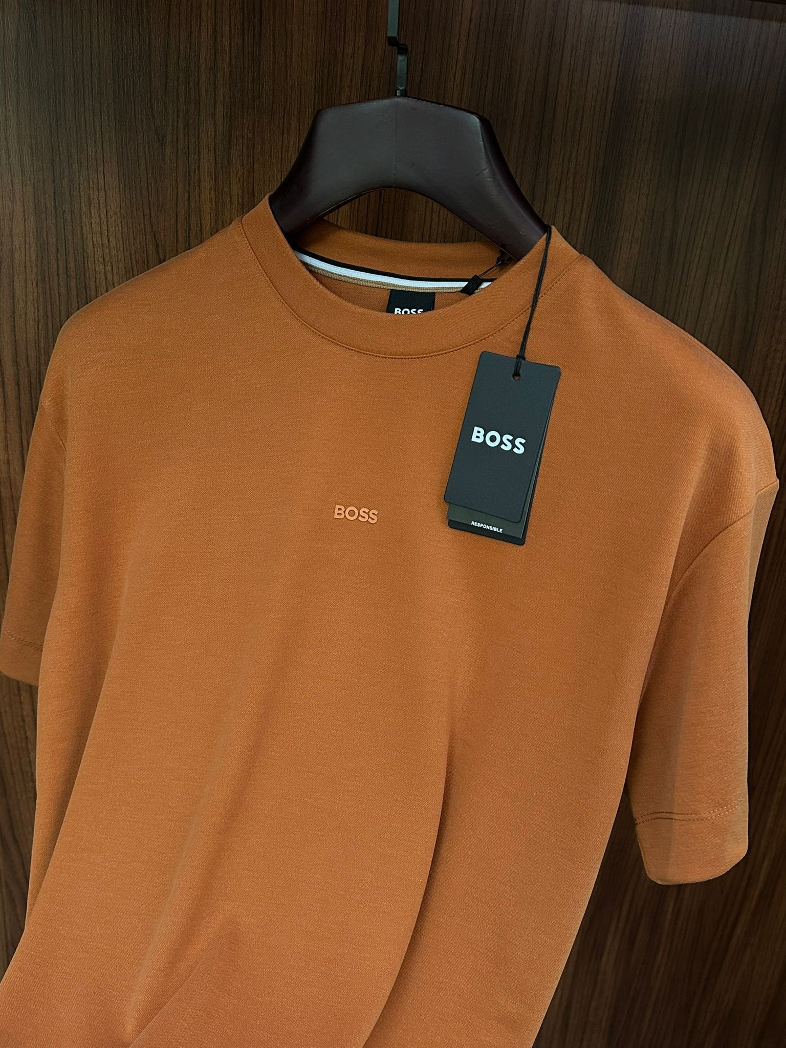 Göğüs Marka Yazılı Modal Kumaş T-Shirt