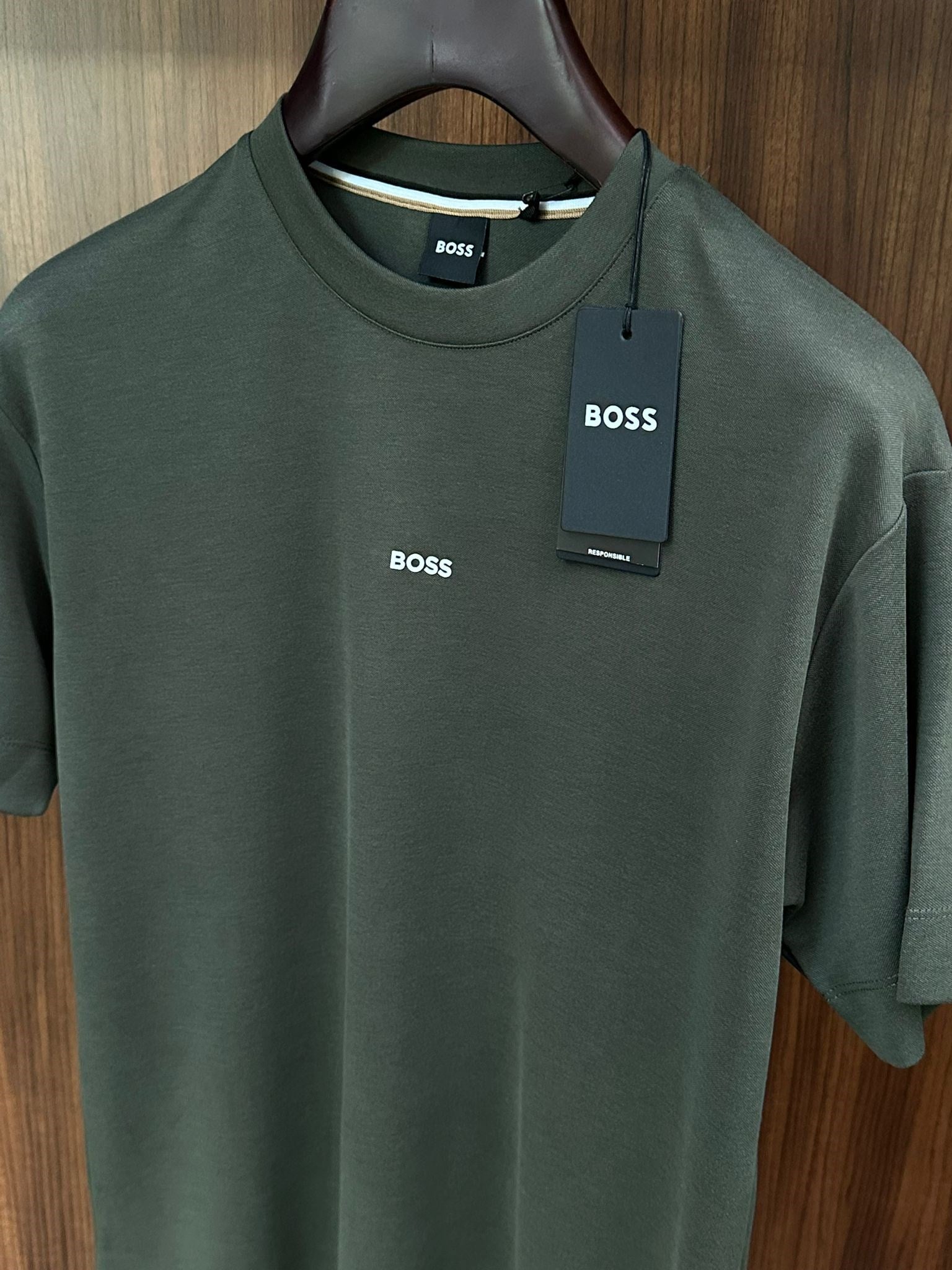 Göğüs Marka Yazılı Modal Kumaş T-Shirt