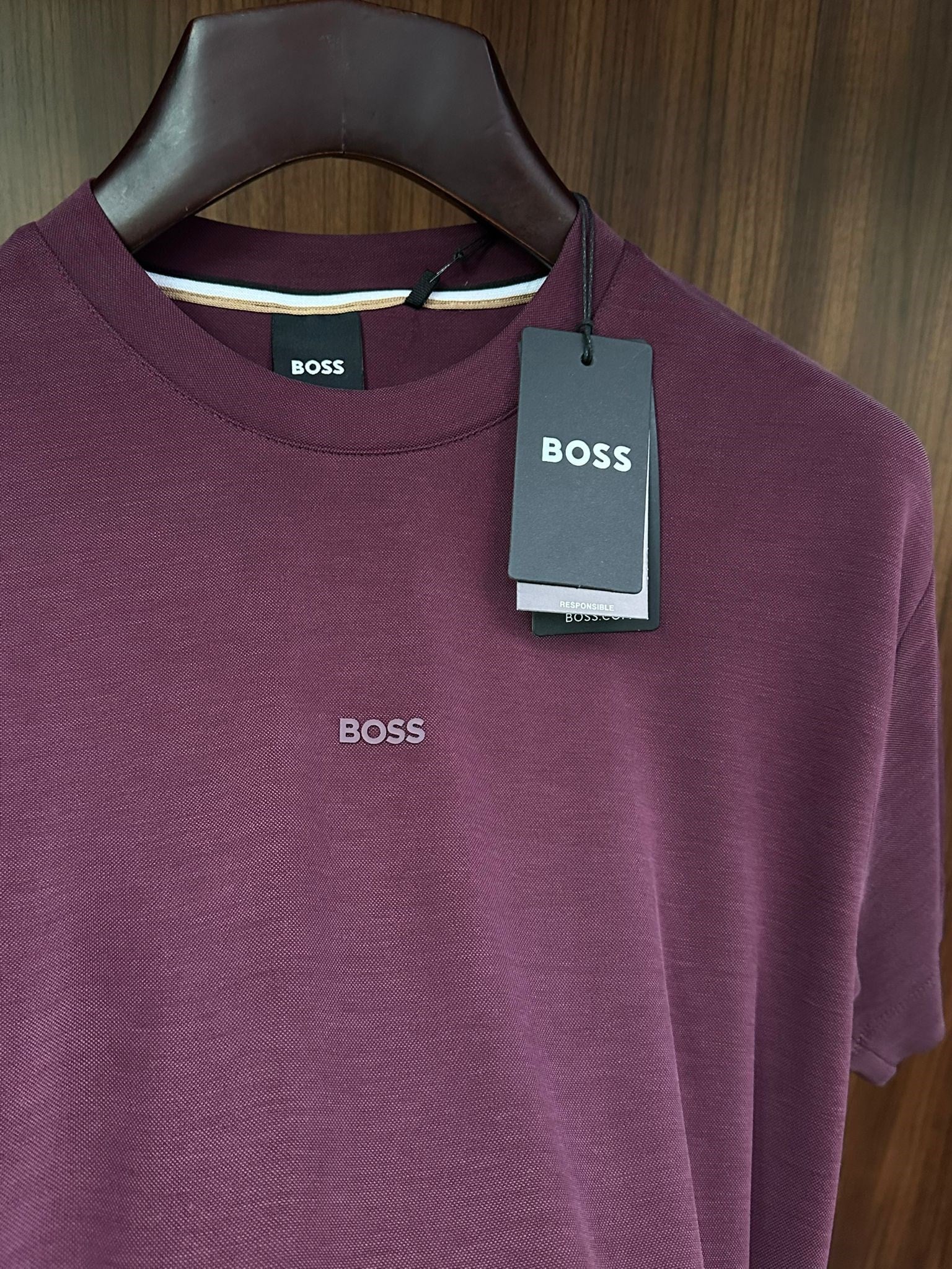 Göğüs Marka Yazılı Modal Kumaş T-Shirt