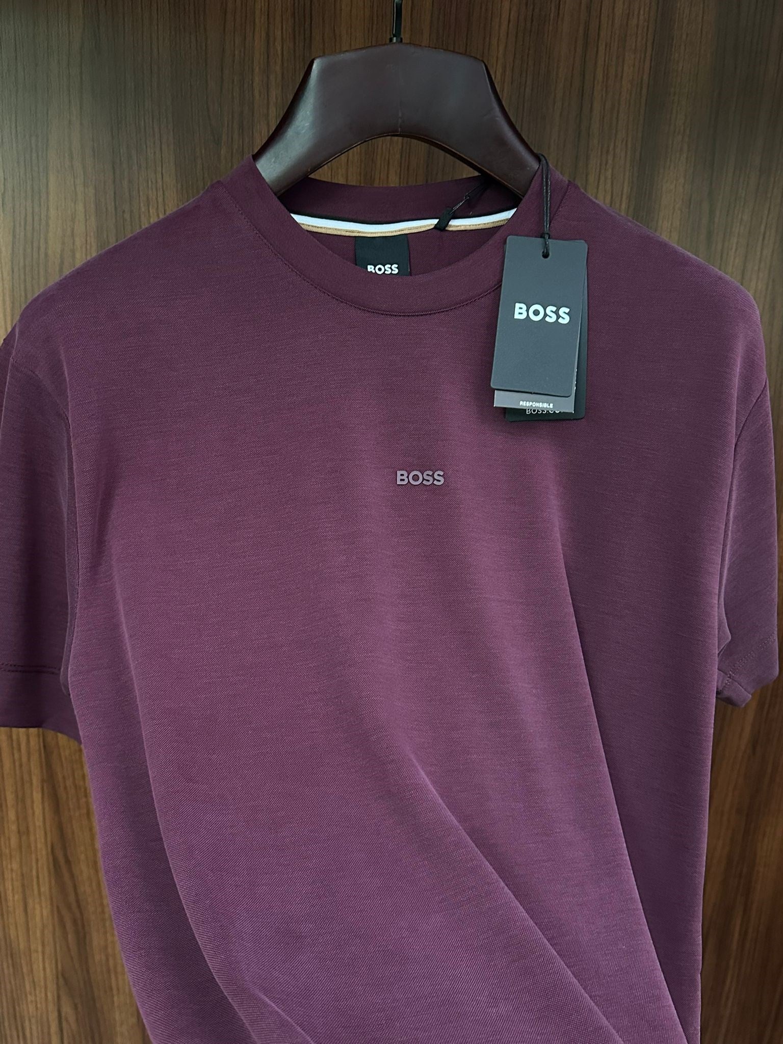 Göğüs Marka Yazılı Modal Kumaş T-Shirt