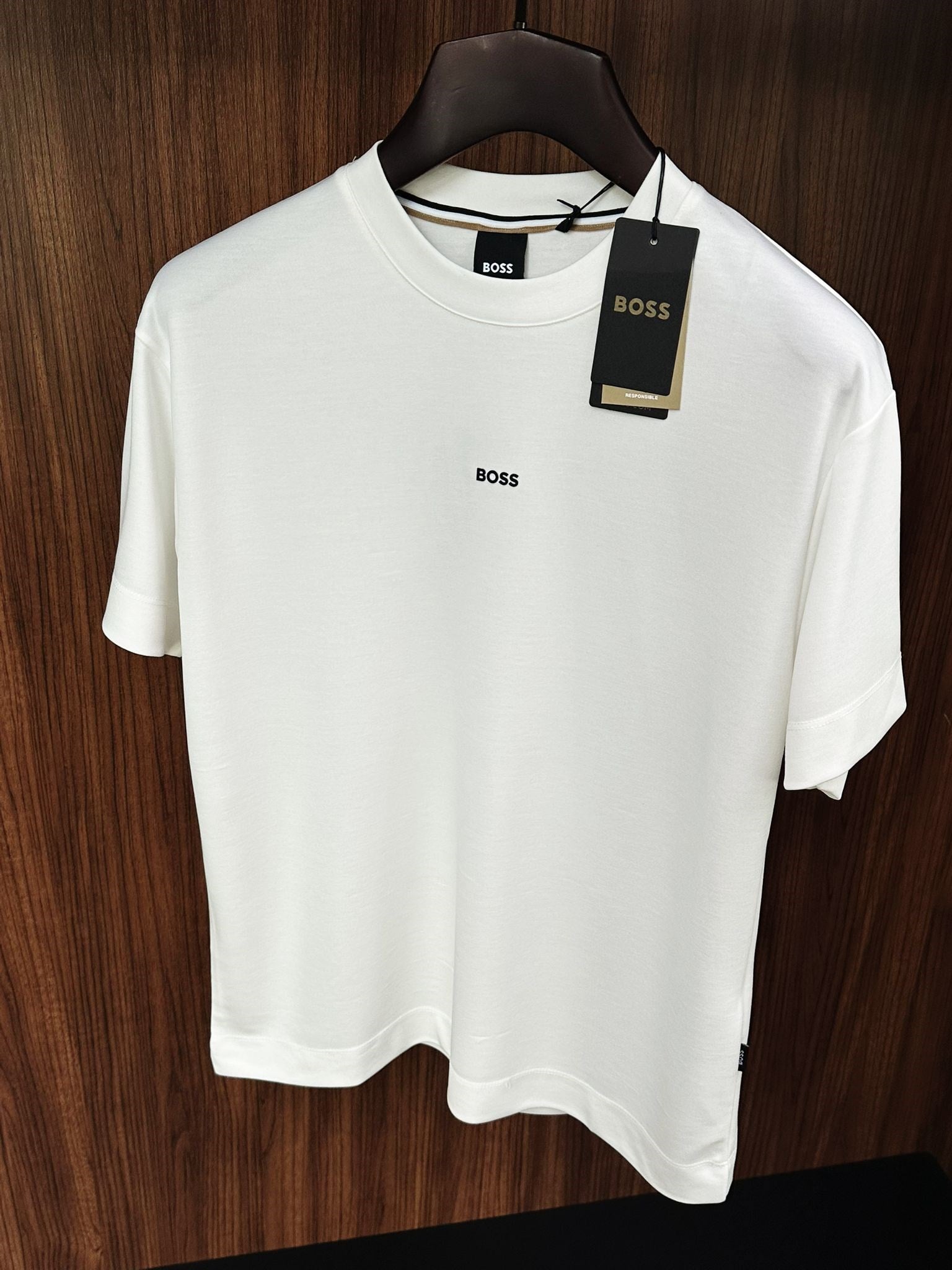 Göğüs Marka Yazılı Modal Kumaş T-Shirt
