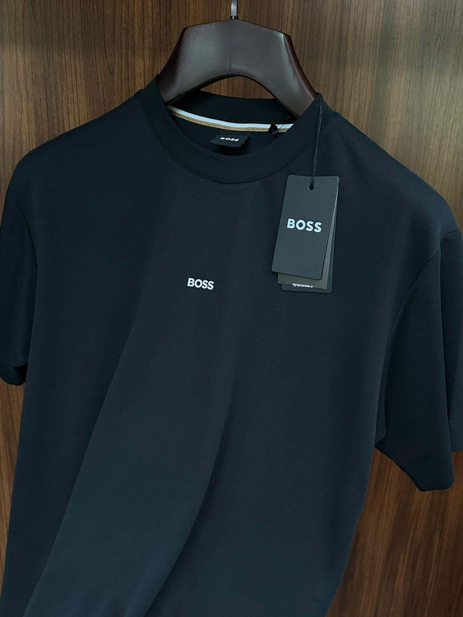 Göğüs Marka Yazılı Modal Kumaş T-Shirt