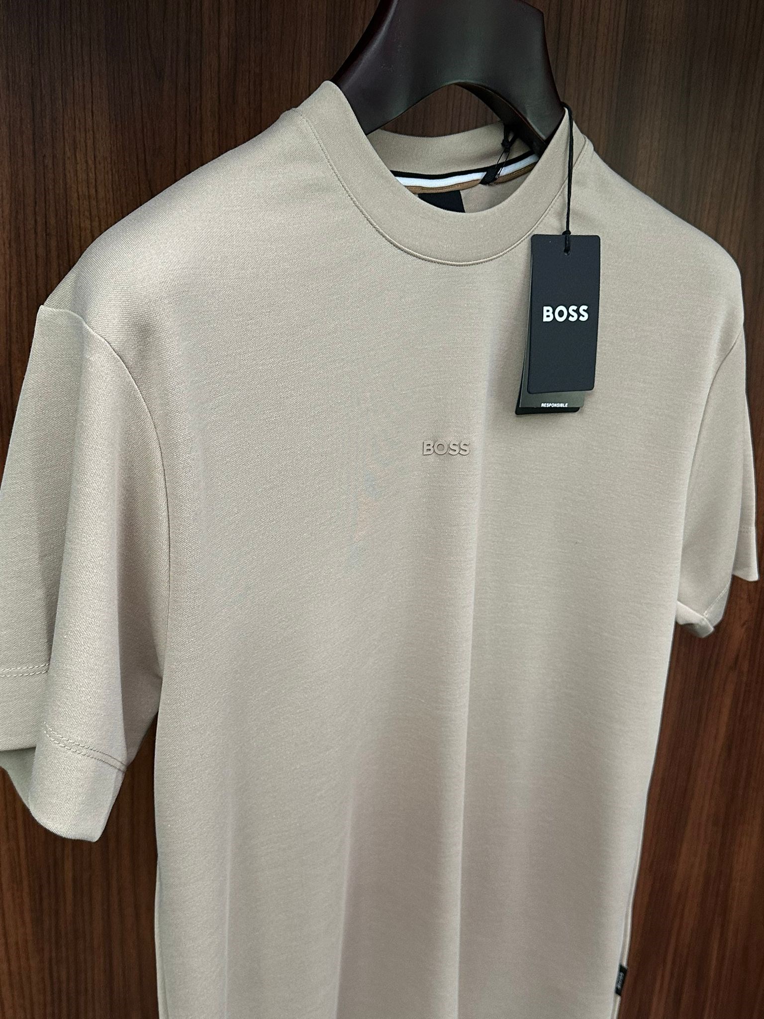 Göğüs Marka Yazılı Modal Kumaş T-Shirt