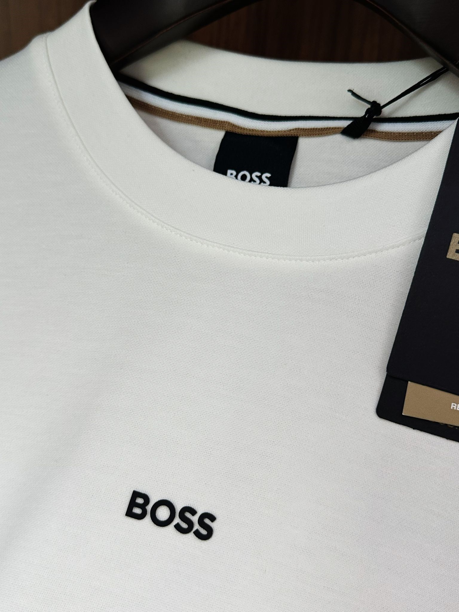 Göğüs Marka Yazılı Modal Kumaş T-Shirt