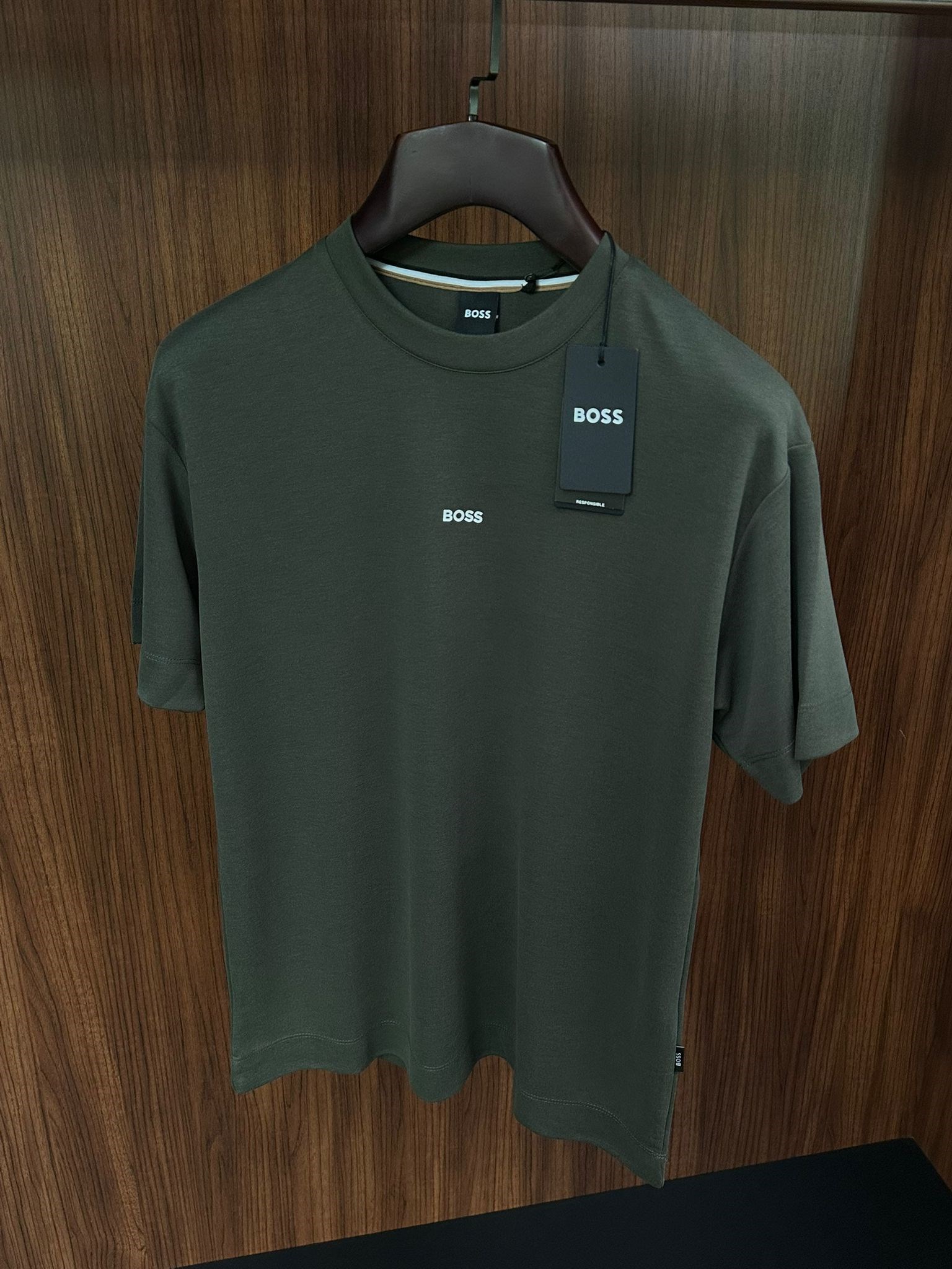 Göğüs Marka Yazılı Modal Kumaş T-Shirt