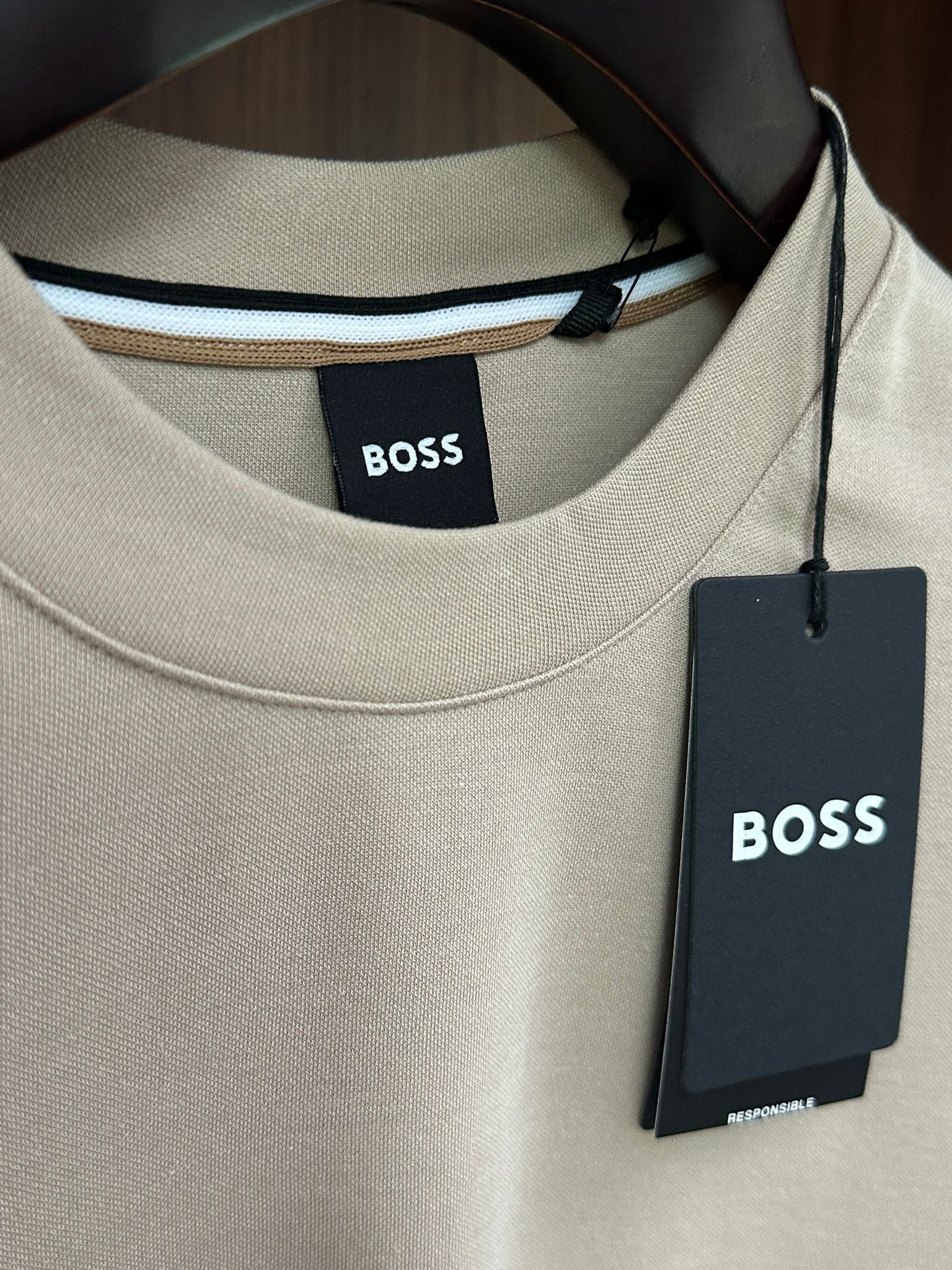 Göğüs Marka Yazılı Modal Kumaş T-Shirt