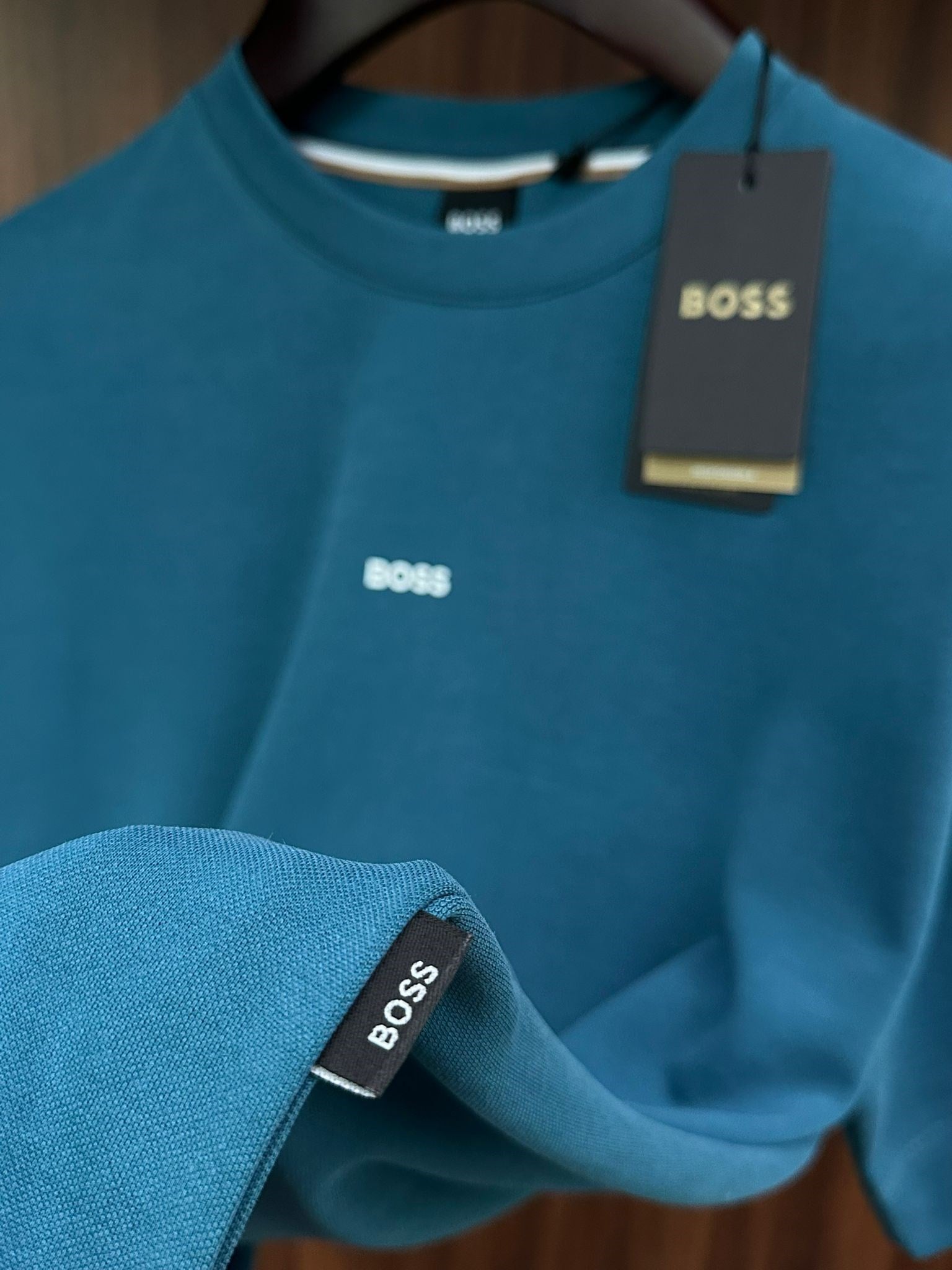 Göğüs Marka Yazılı Modal Kumaş T-Shirt