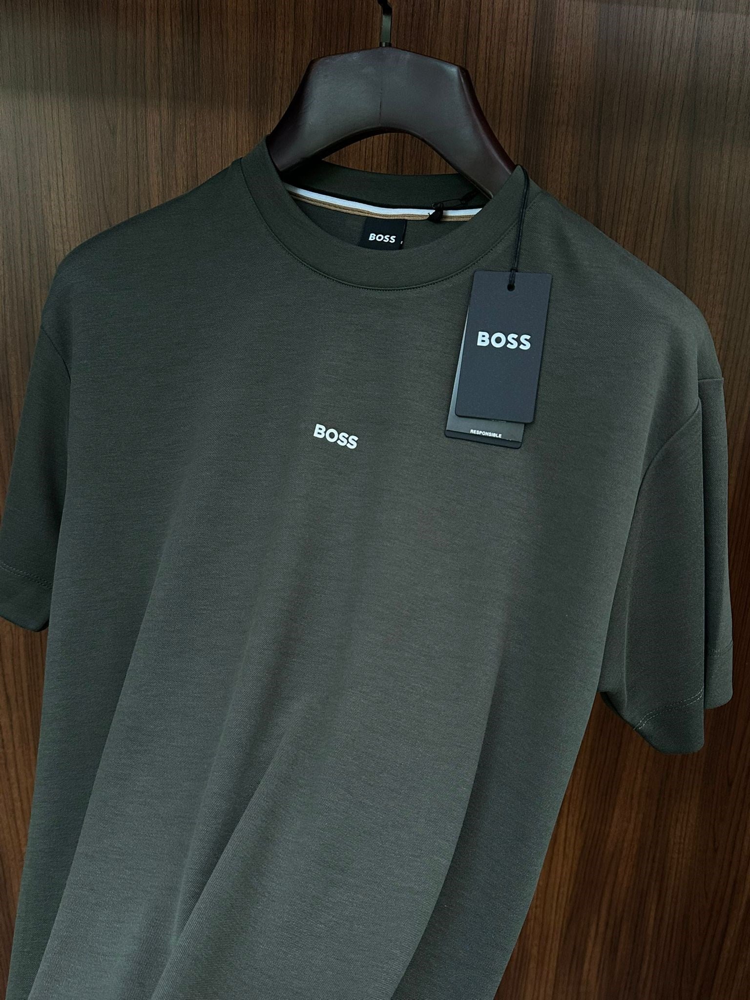 Göğüs Marka Yazılı Modal Kumaş T-Shirt
