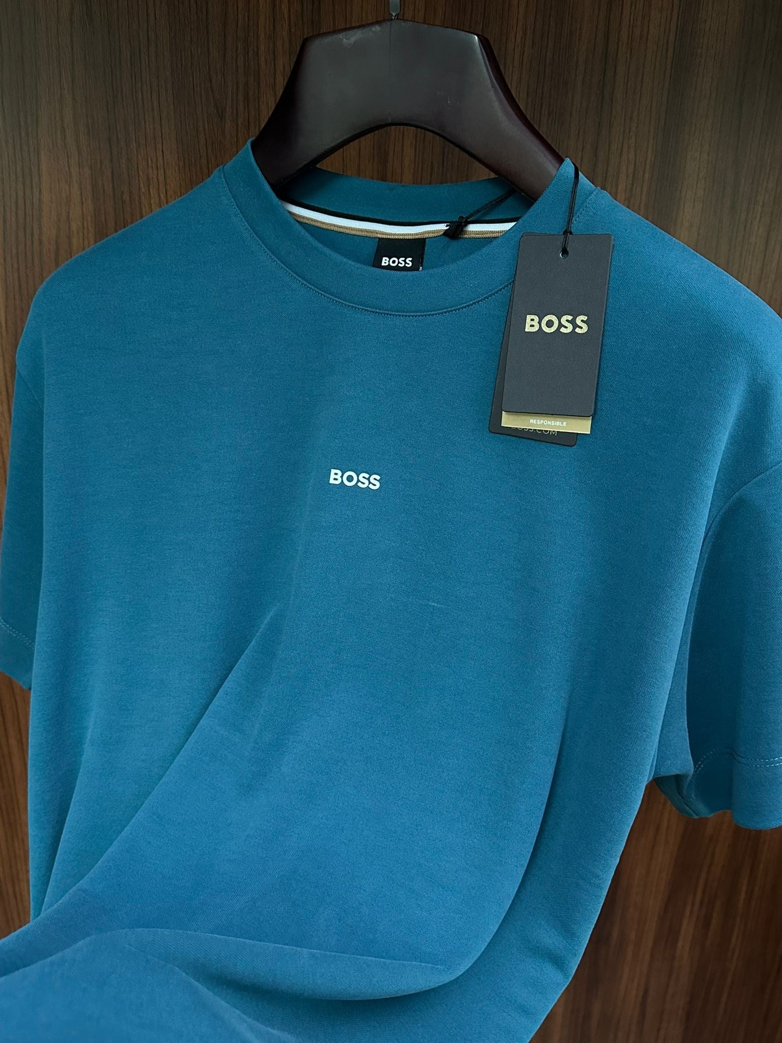 Göğüs Marka Yazılı Modal Kumaş T-Shirt