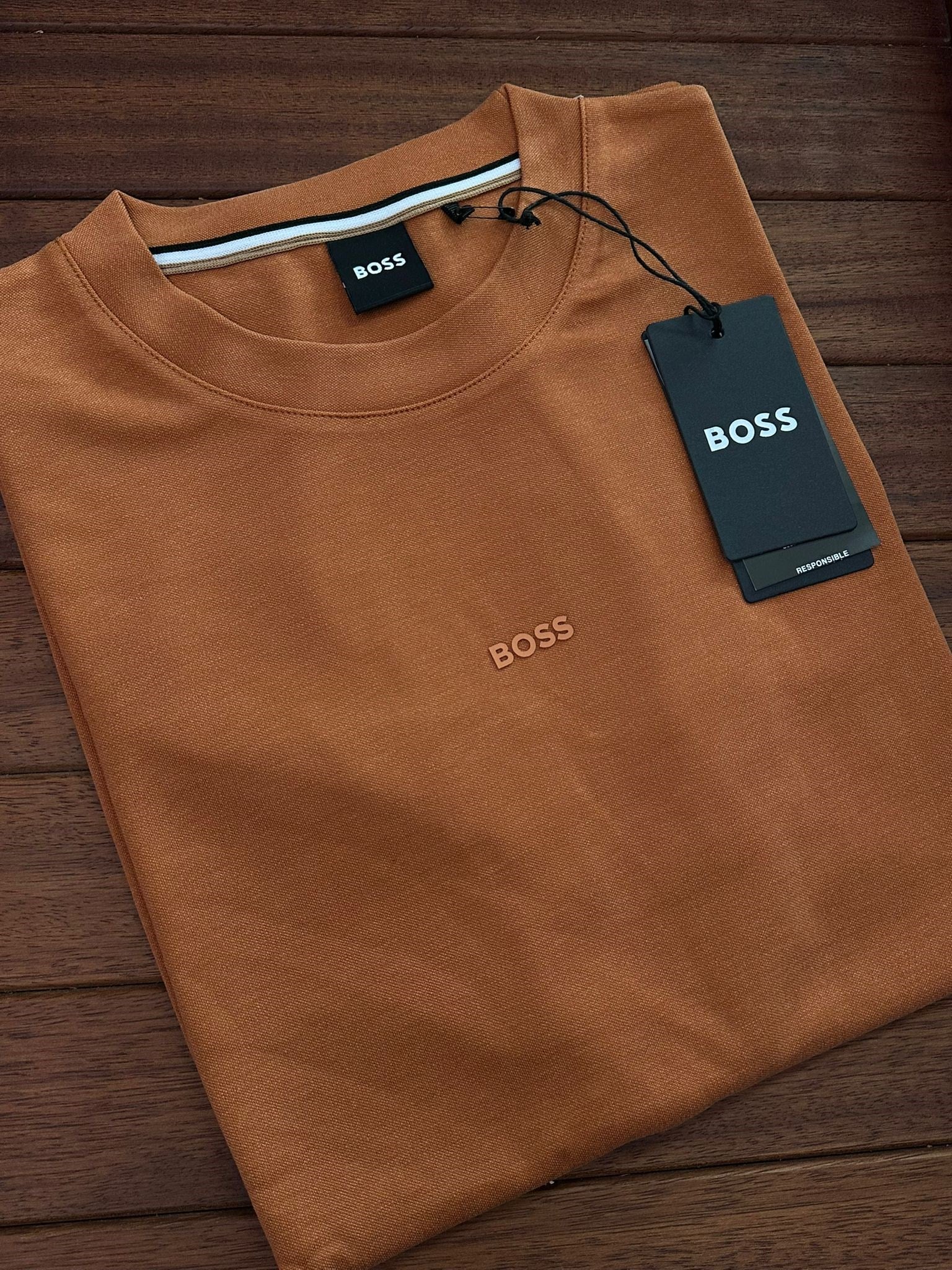Göğüs Marka Yazılı Modal Kumaş T-Shirt