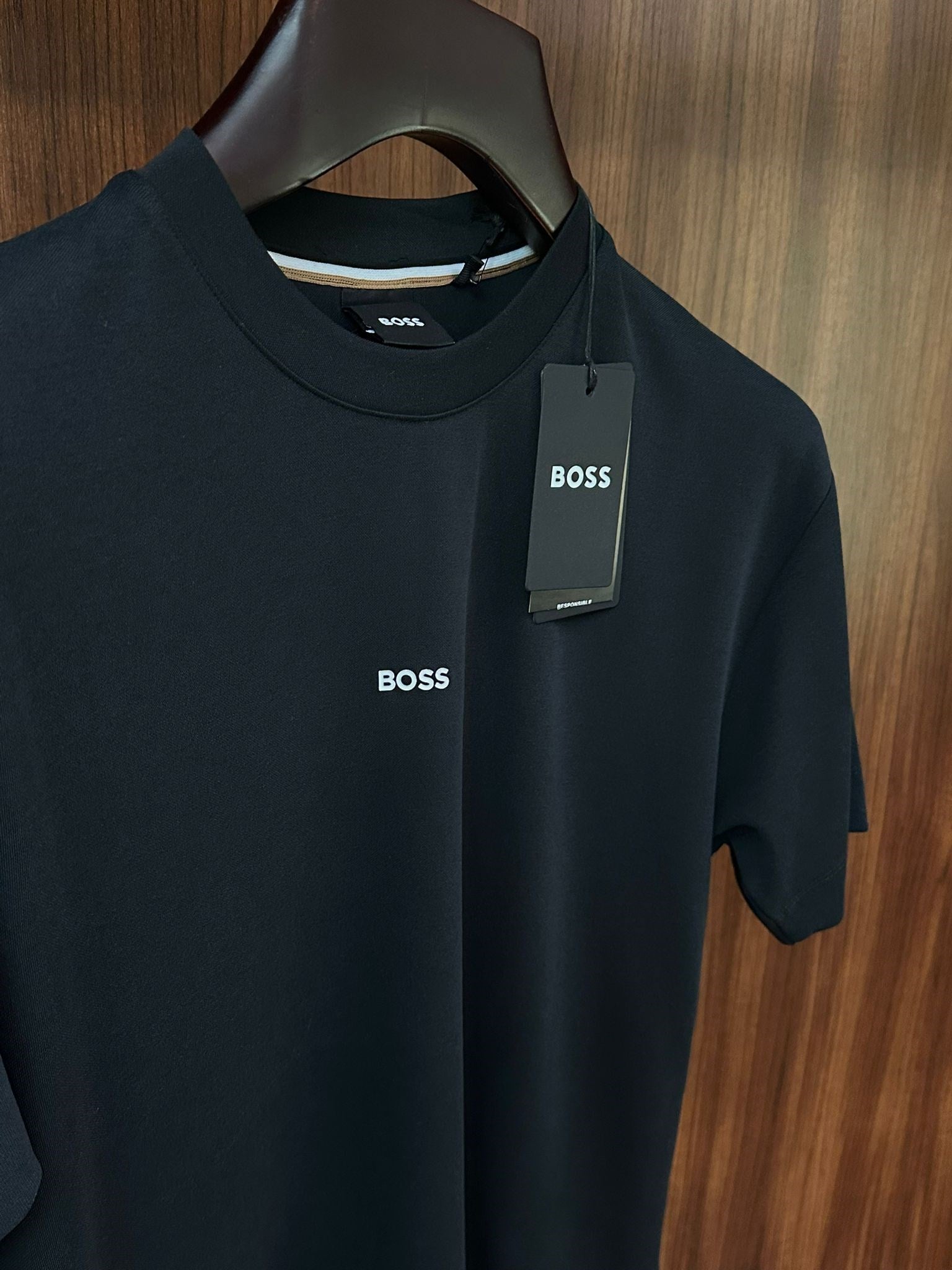 Göğüs Marka Yazılı Modal Kumaş T-Shirt