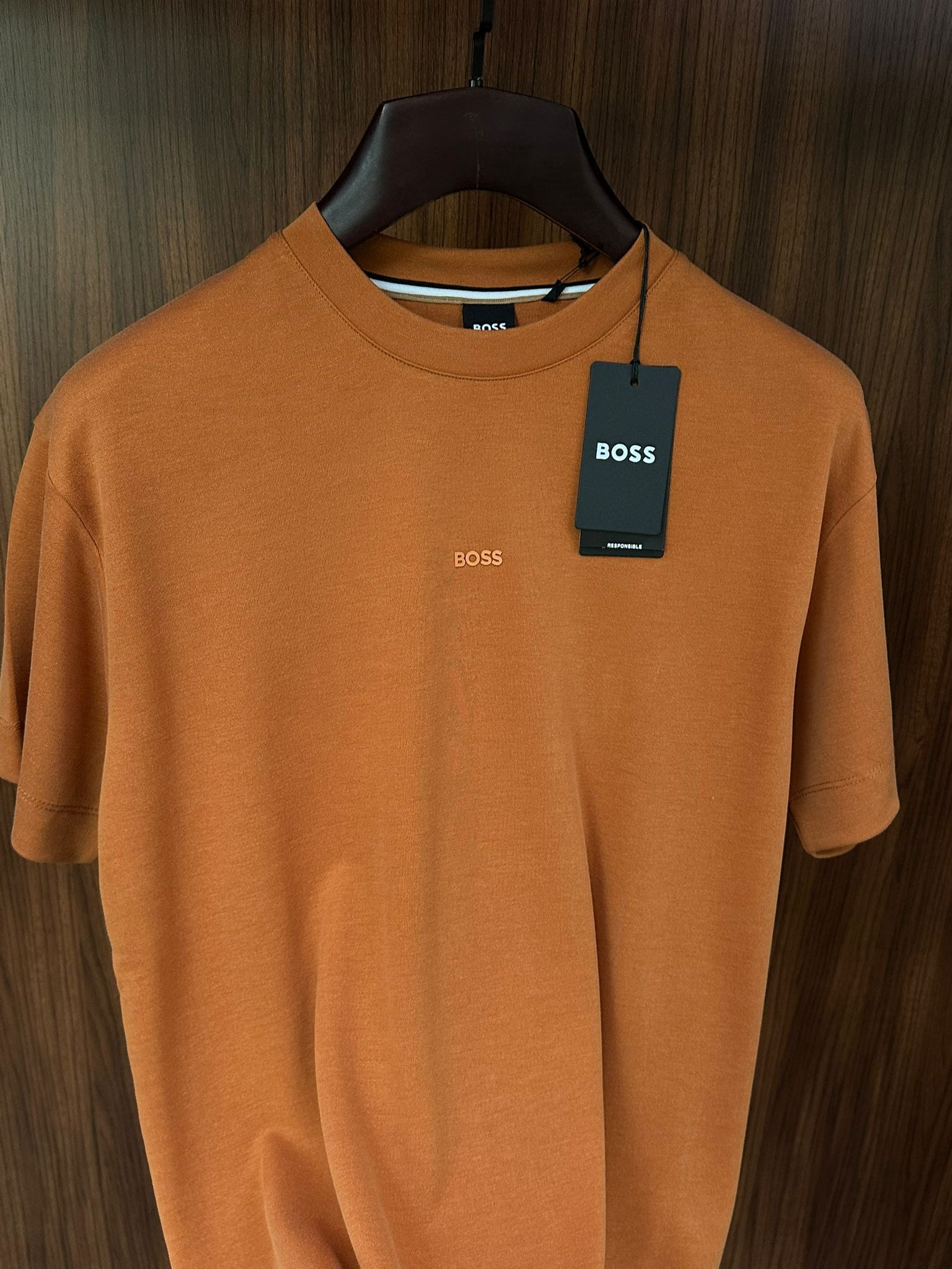 Göğüs Marka Yazılı Modal Kumaş T-Shirt