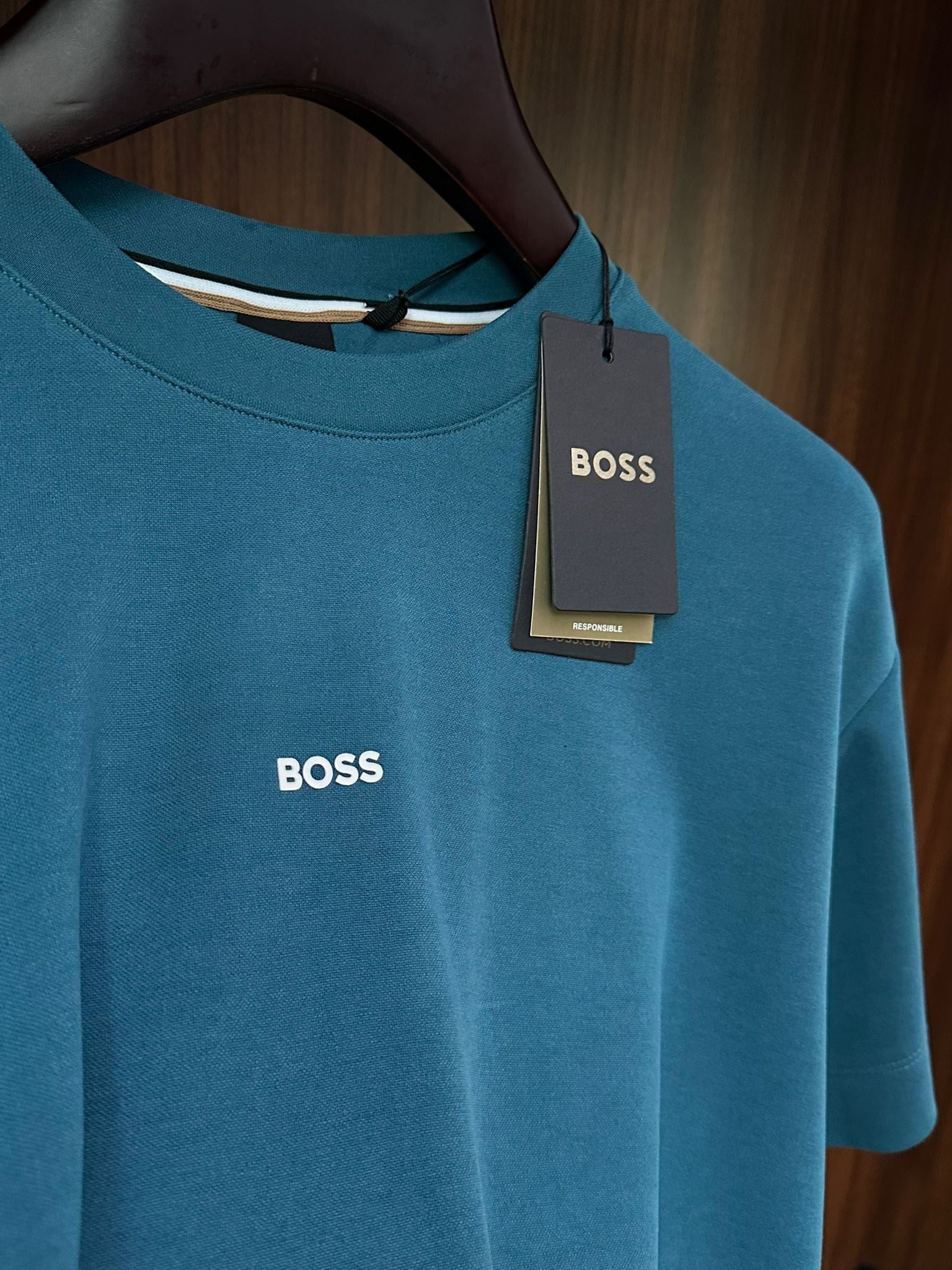 Göğüs Marka Yazılı Modal Kumaş T-Shirt