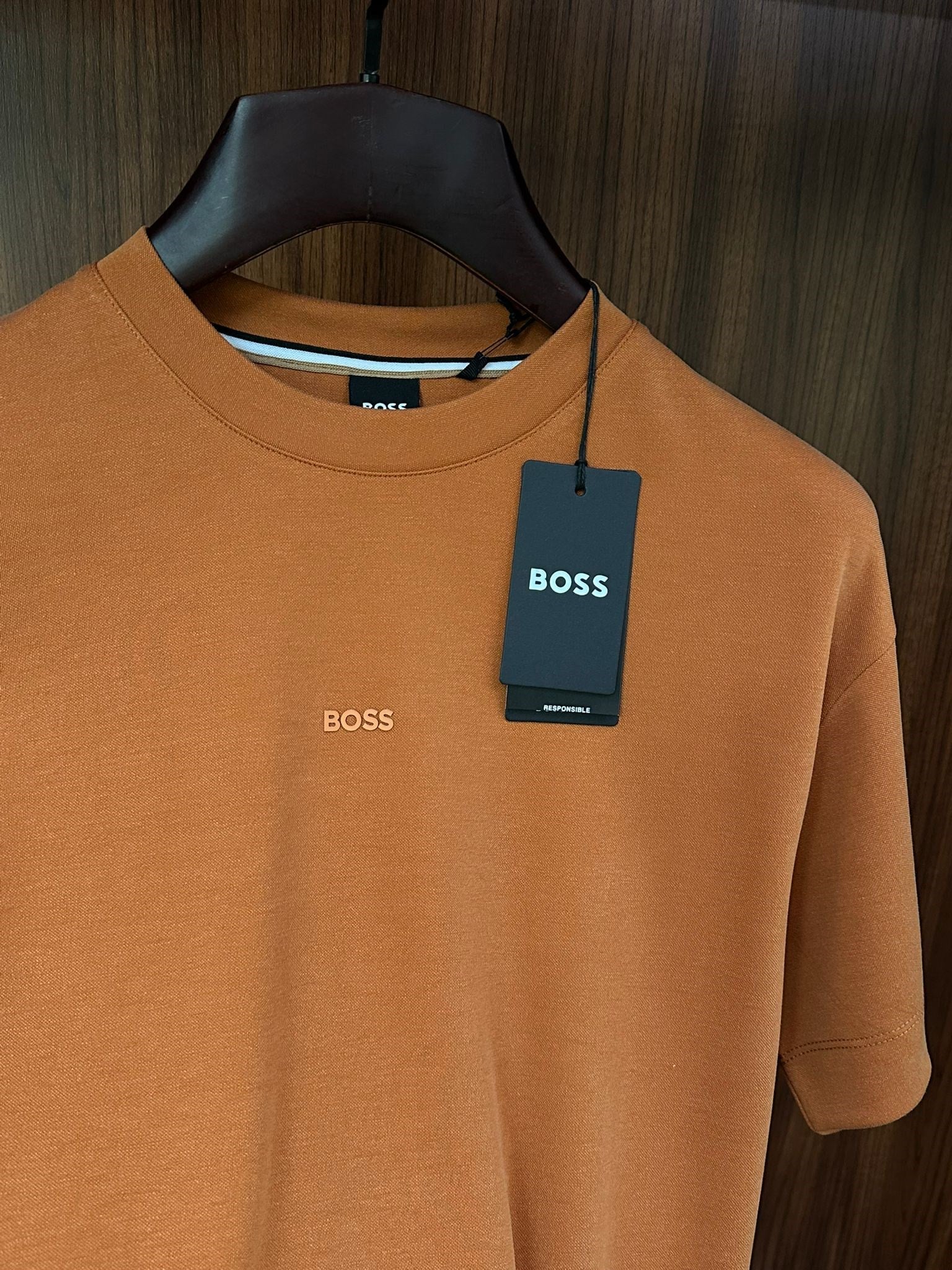 Göğüs Marka Yazılı Modal Kumaş T-Shirt