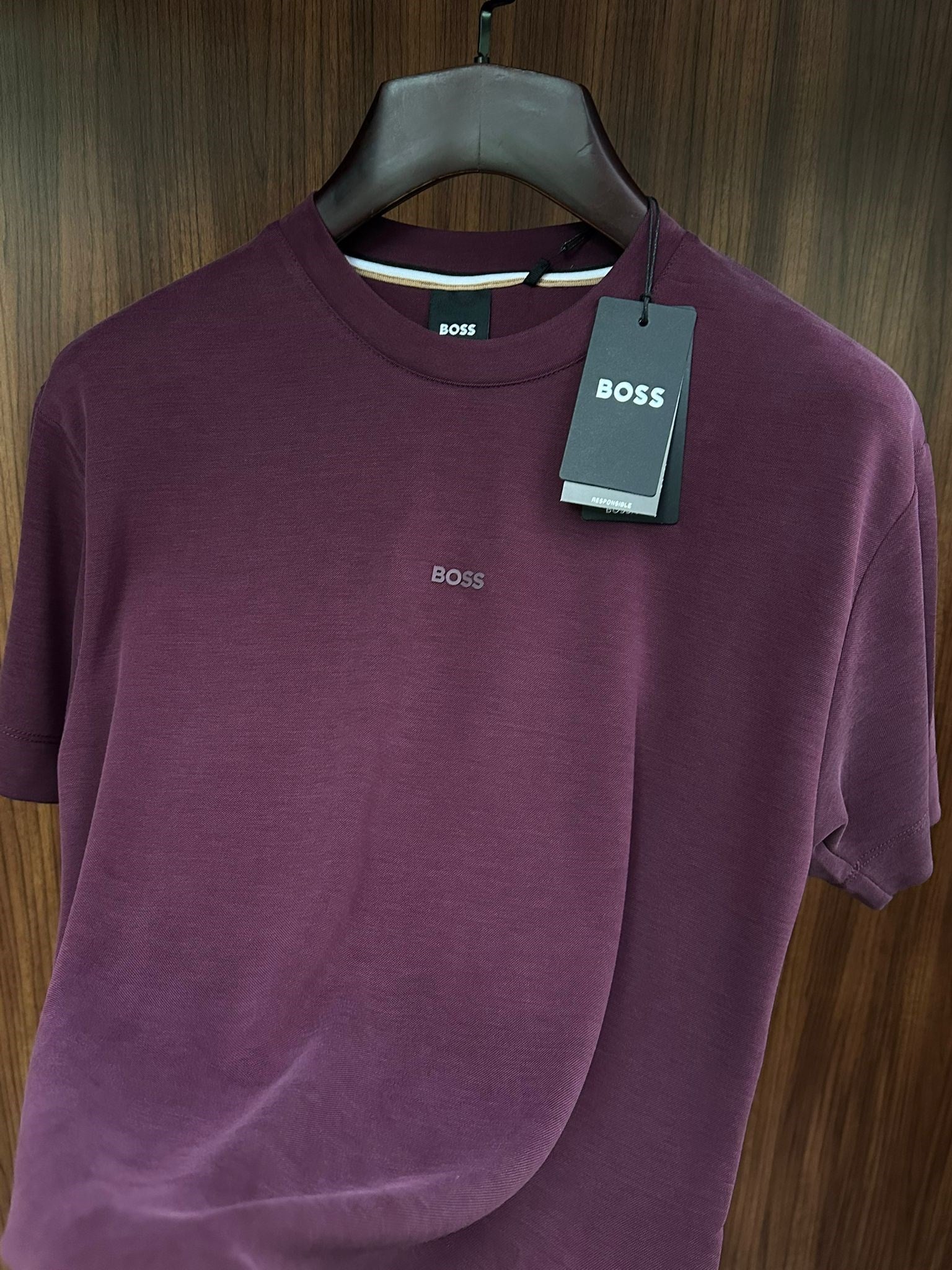 Göğüs Marka Yazılı Modal Kumaş T-Shirt