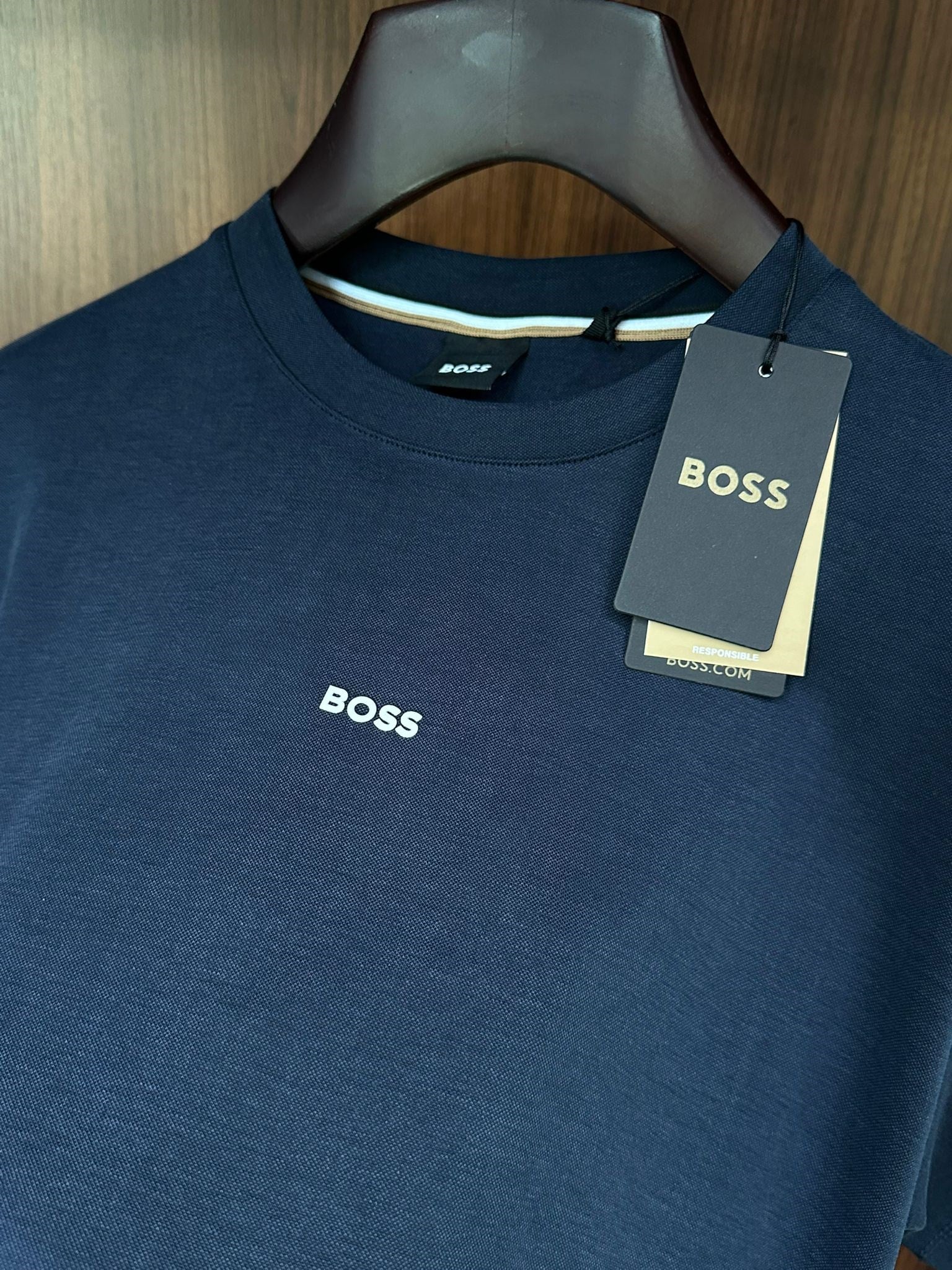 Göğüs Marka Yazılı Modal Kumaş T-Shirt