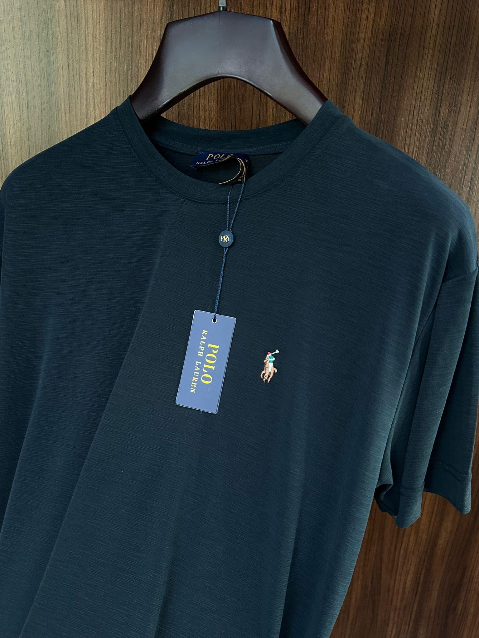 Göğüs Nakış Logolu Flamlı Kumaş T-Shirt