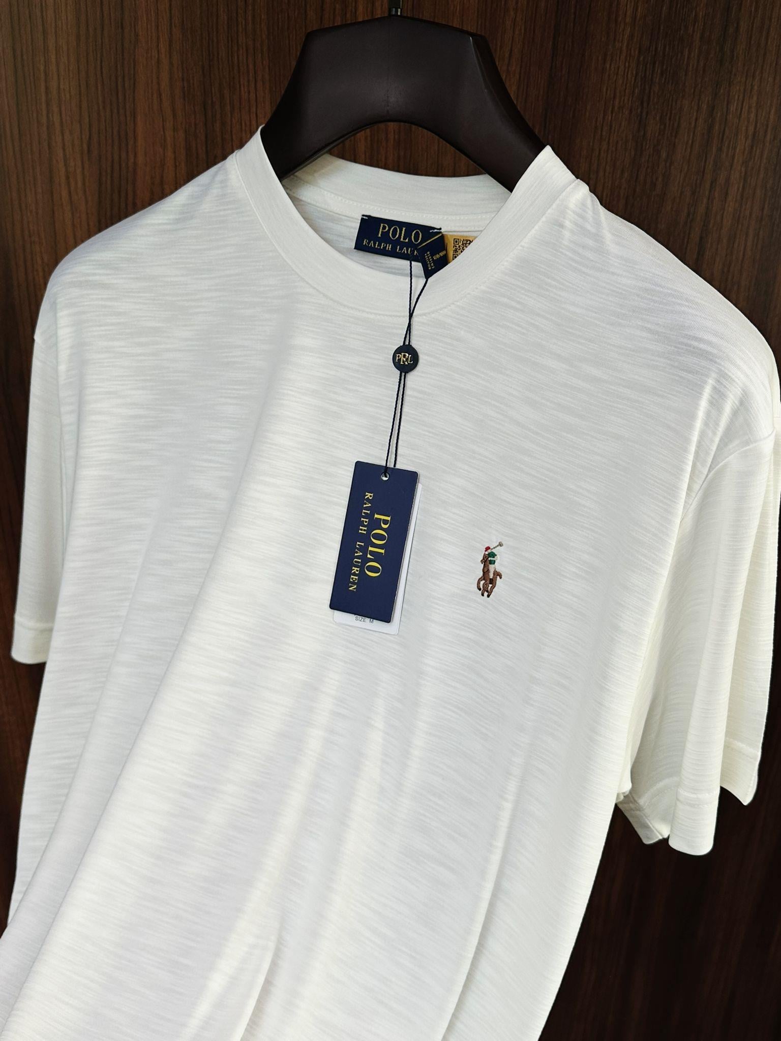Göğüs Nakış Logolu Flamlı Kumaş T-Shirt