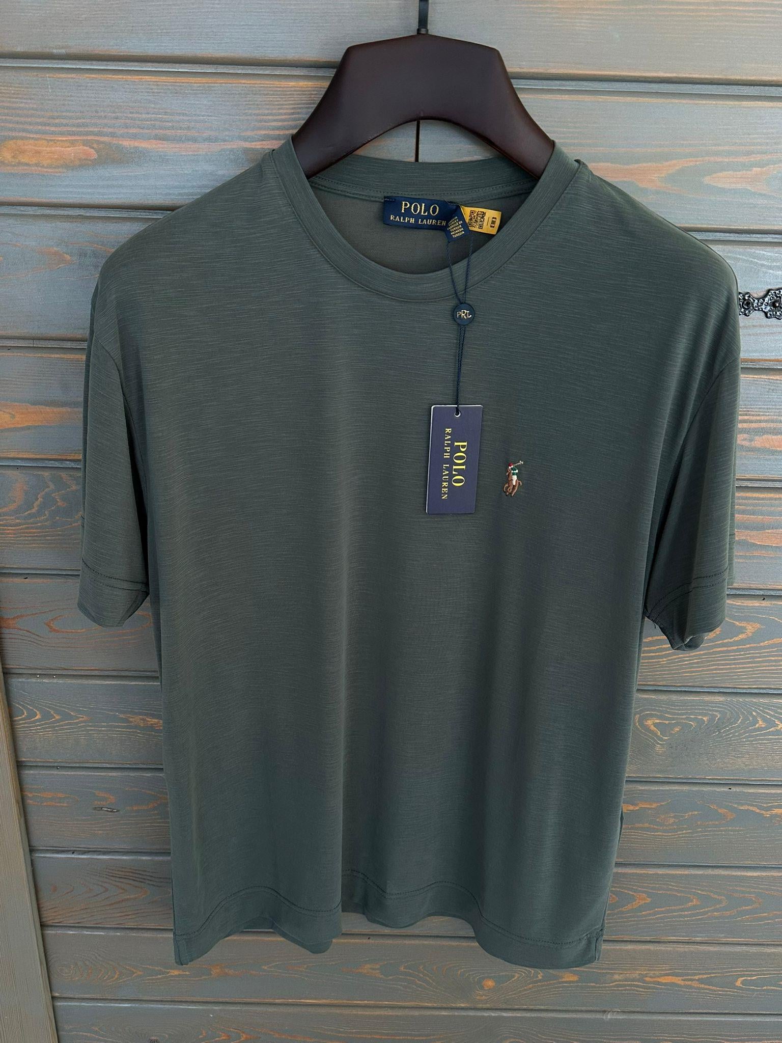 Göğüs Nakış Logolu Flamlı Kumaş T-Shirt