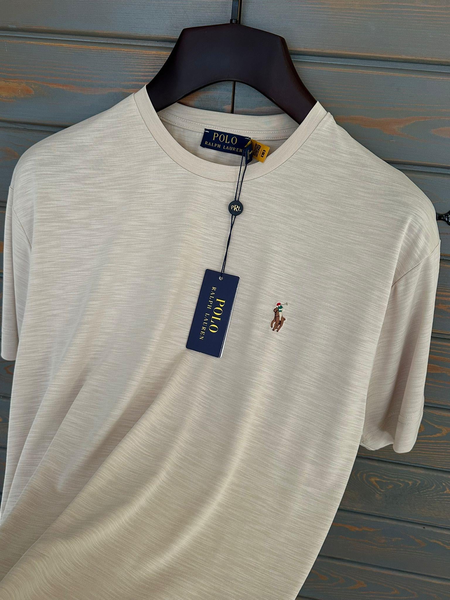 Göğüs Nakış Logolu Flamlı Kumaş T-Shirt