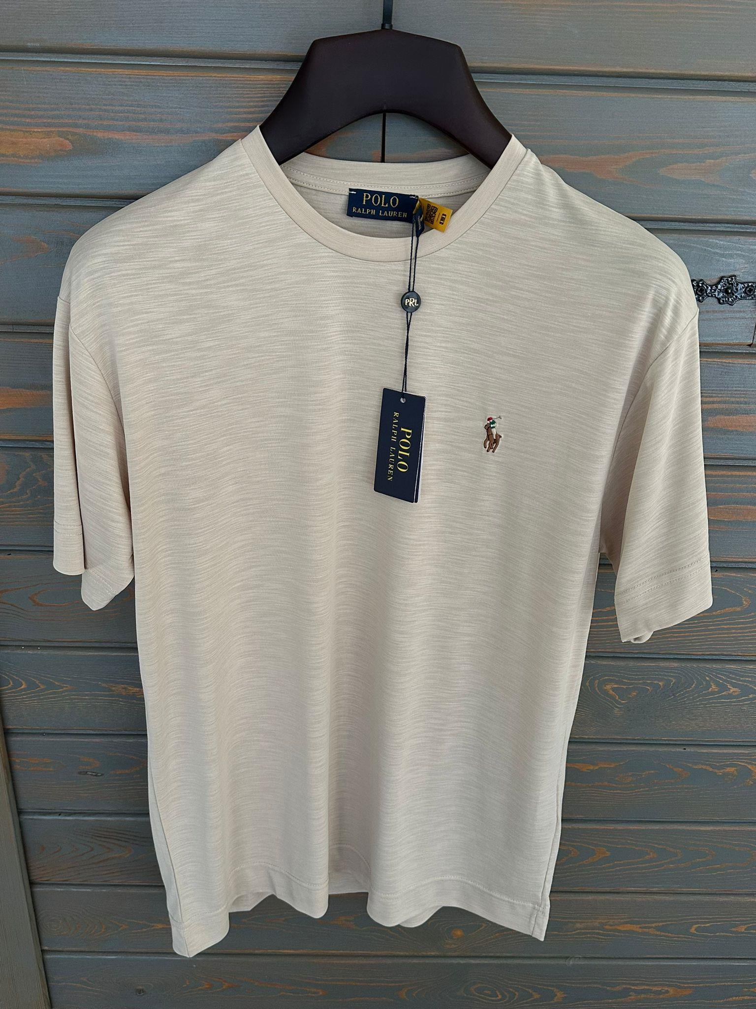 Göğüs Nakış Logolu Flamlı Kumaş T-Shirt