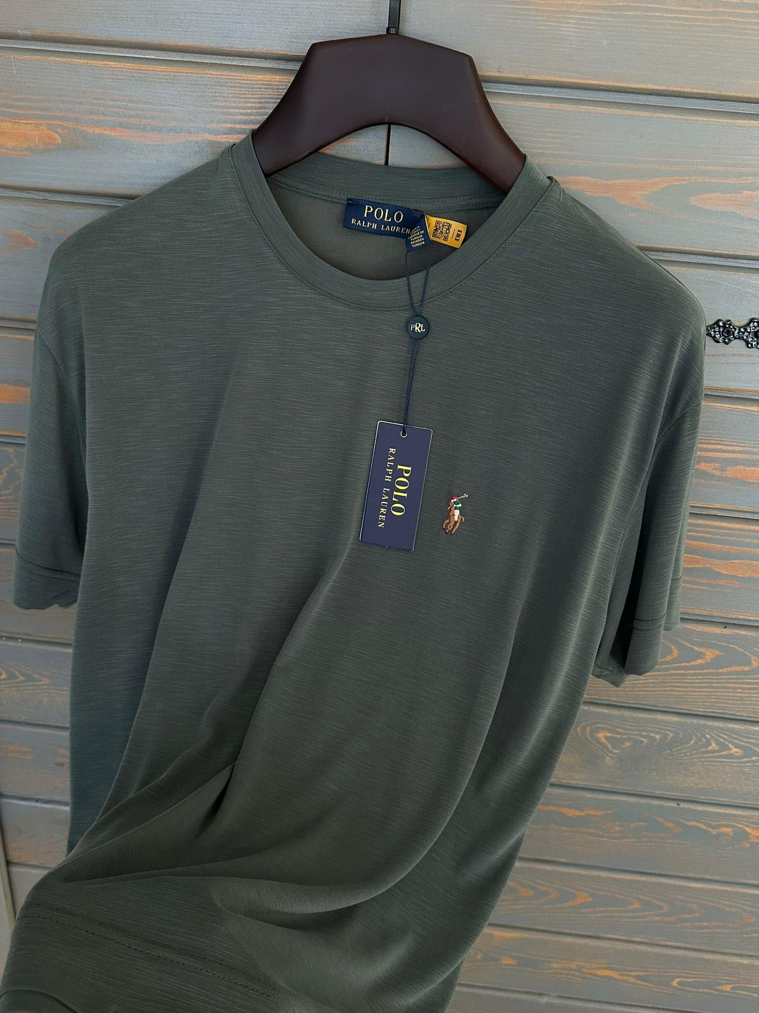 Göğüs Nakış Logolu Flamlı Kumaş T-Shirt