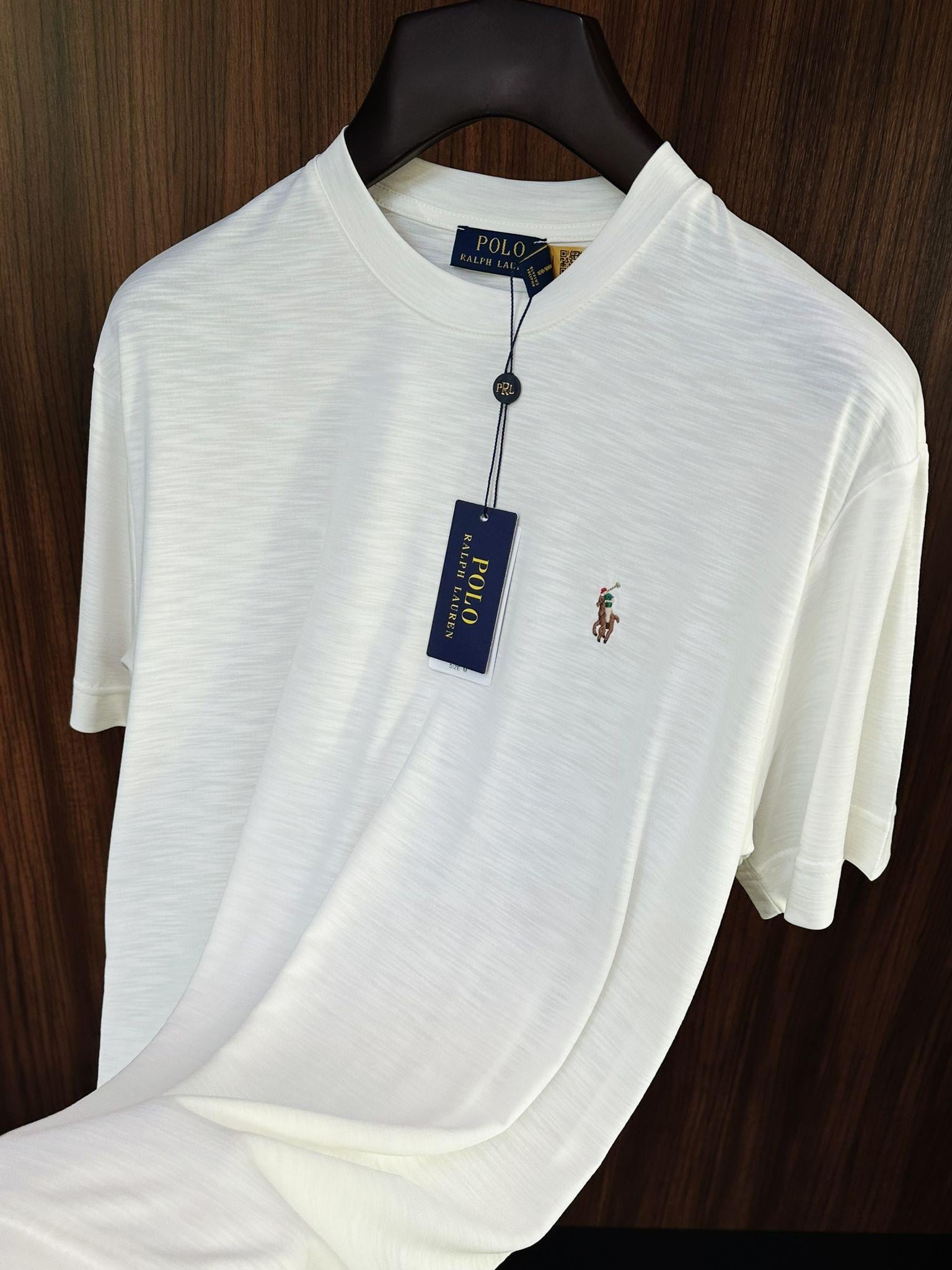 Göğüs Nakış Logolu Flamlı Kumaş T-Shirt
