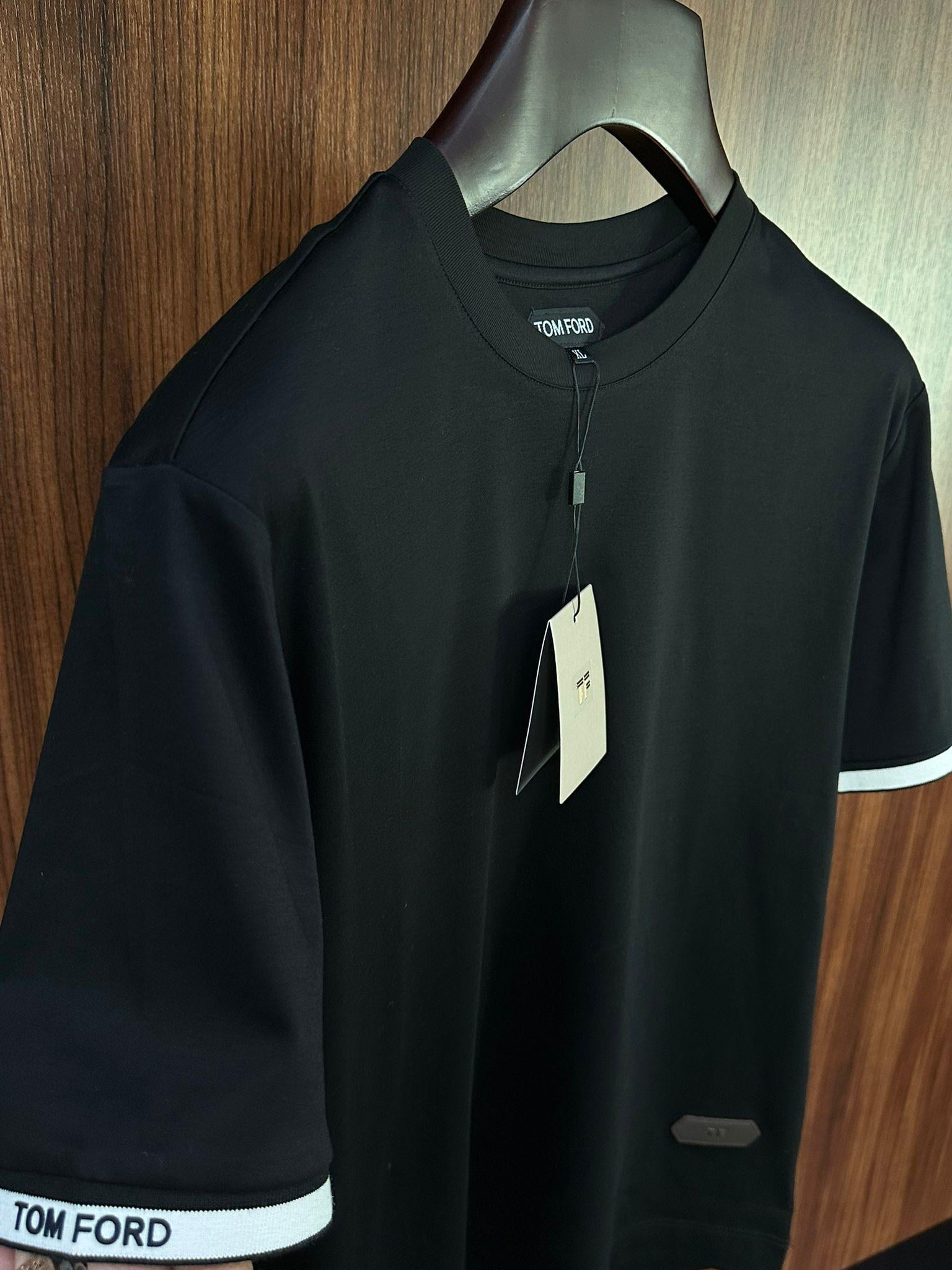 Kol Plastik Marka Yazılı Modal Kumaş T-Shirt
