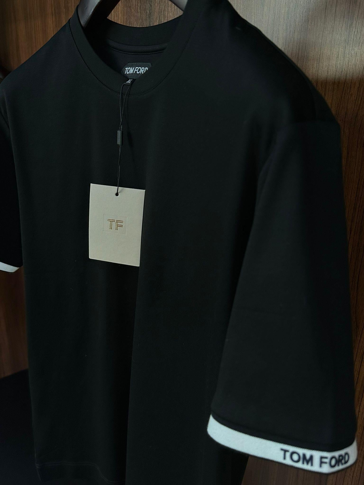 Kol Plastik Marka Yazılı Modal Kumaş T-Shirt