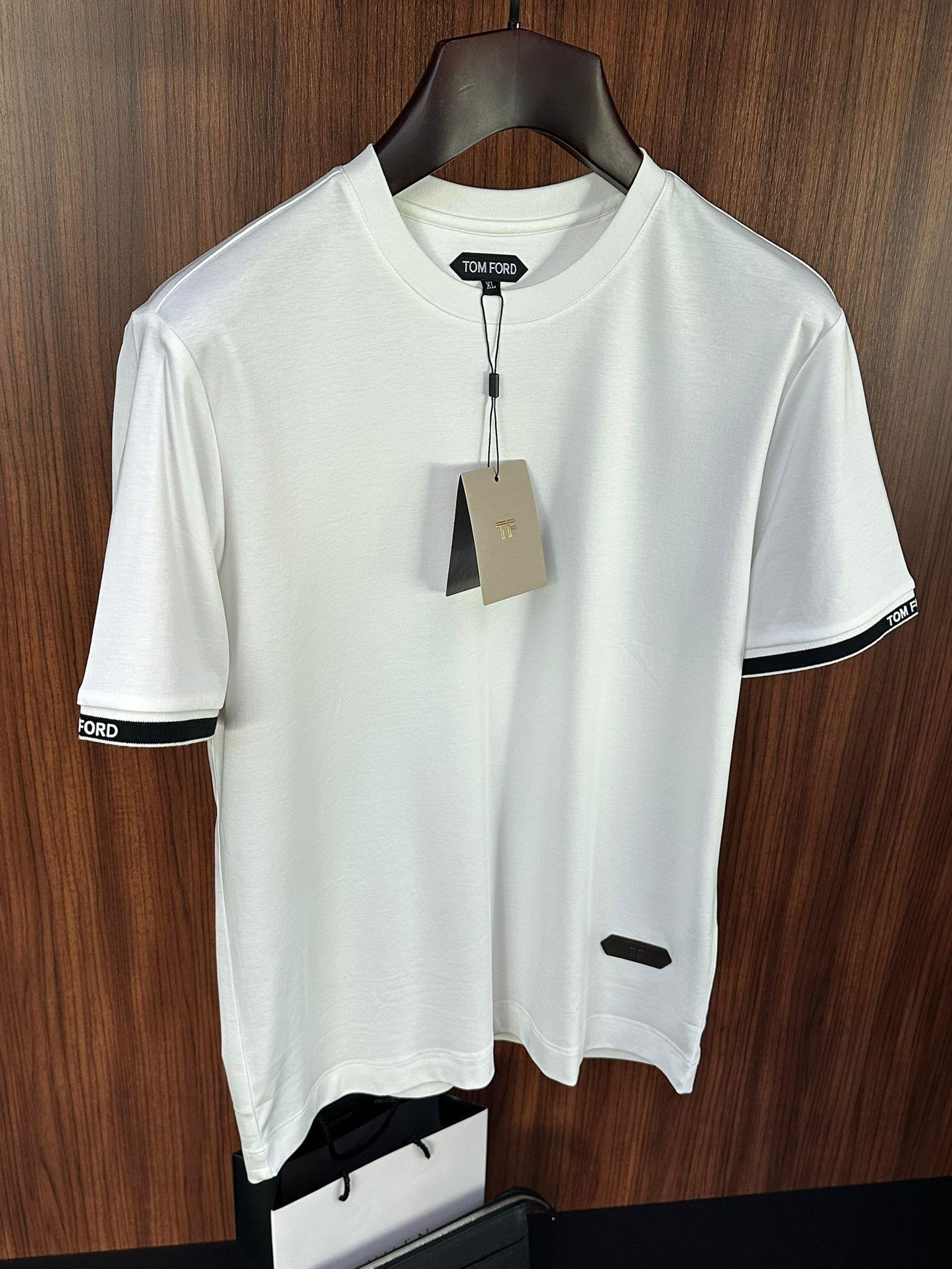 Kol Plastik Marka Yazılı Modal Kumaş T-Shirt