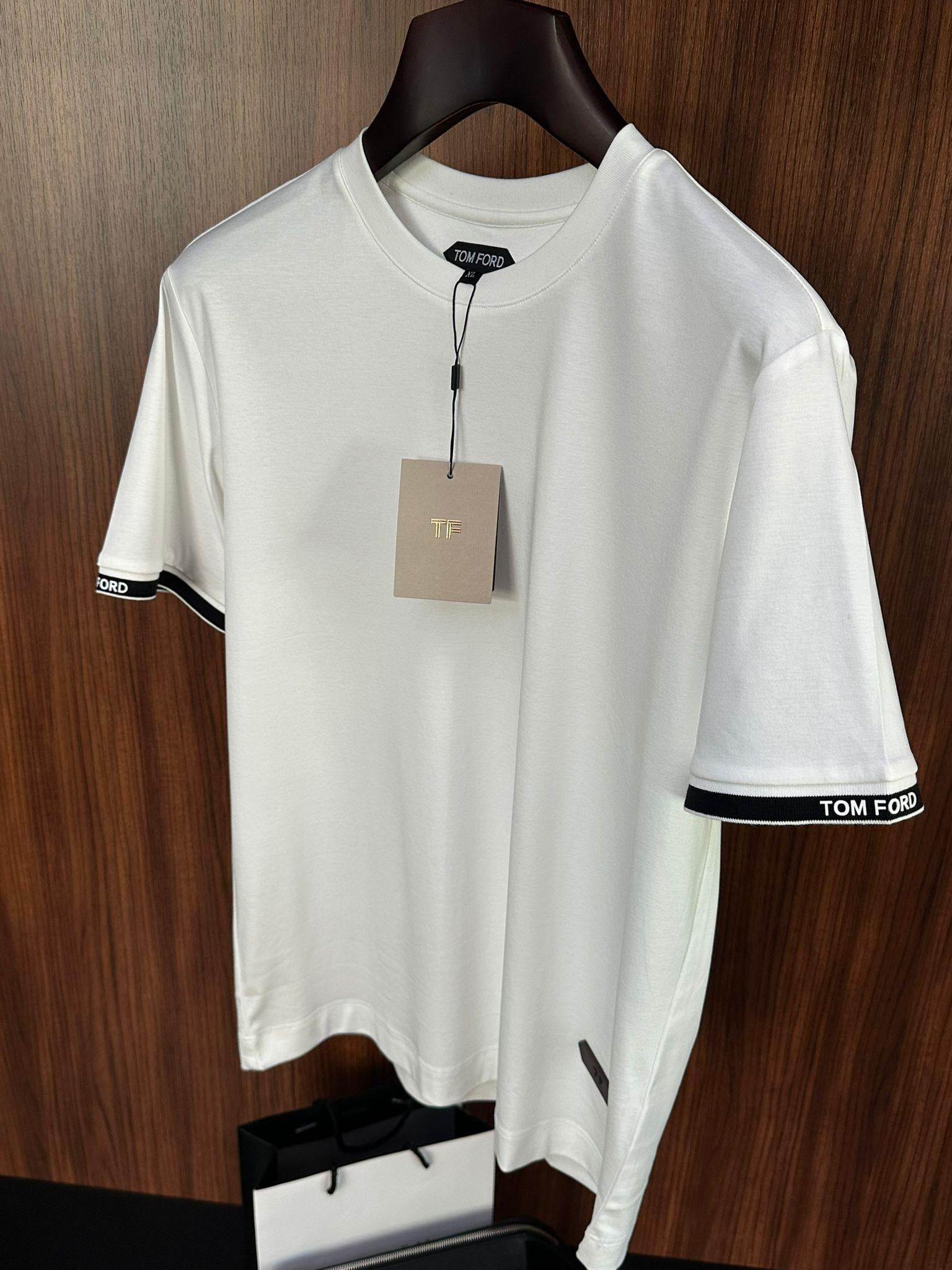 Kol Plastik Marka Yazılı Modal Kumaş T-Shirt