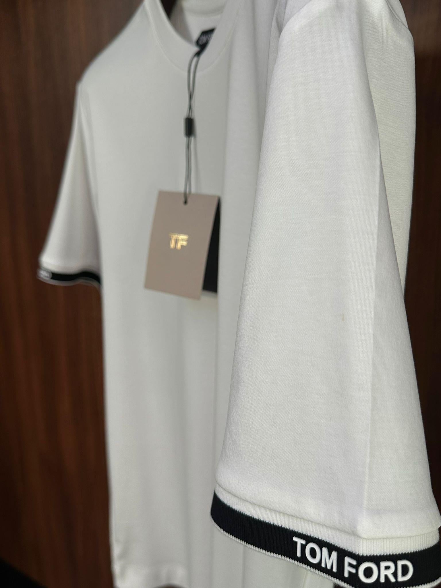 Kol Plastik Marka Yazılı Modal Kumaş T-Shirt