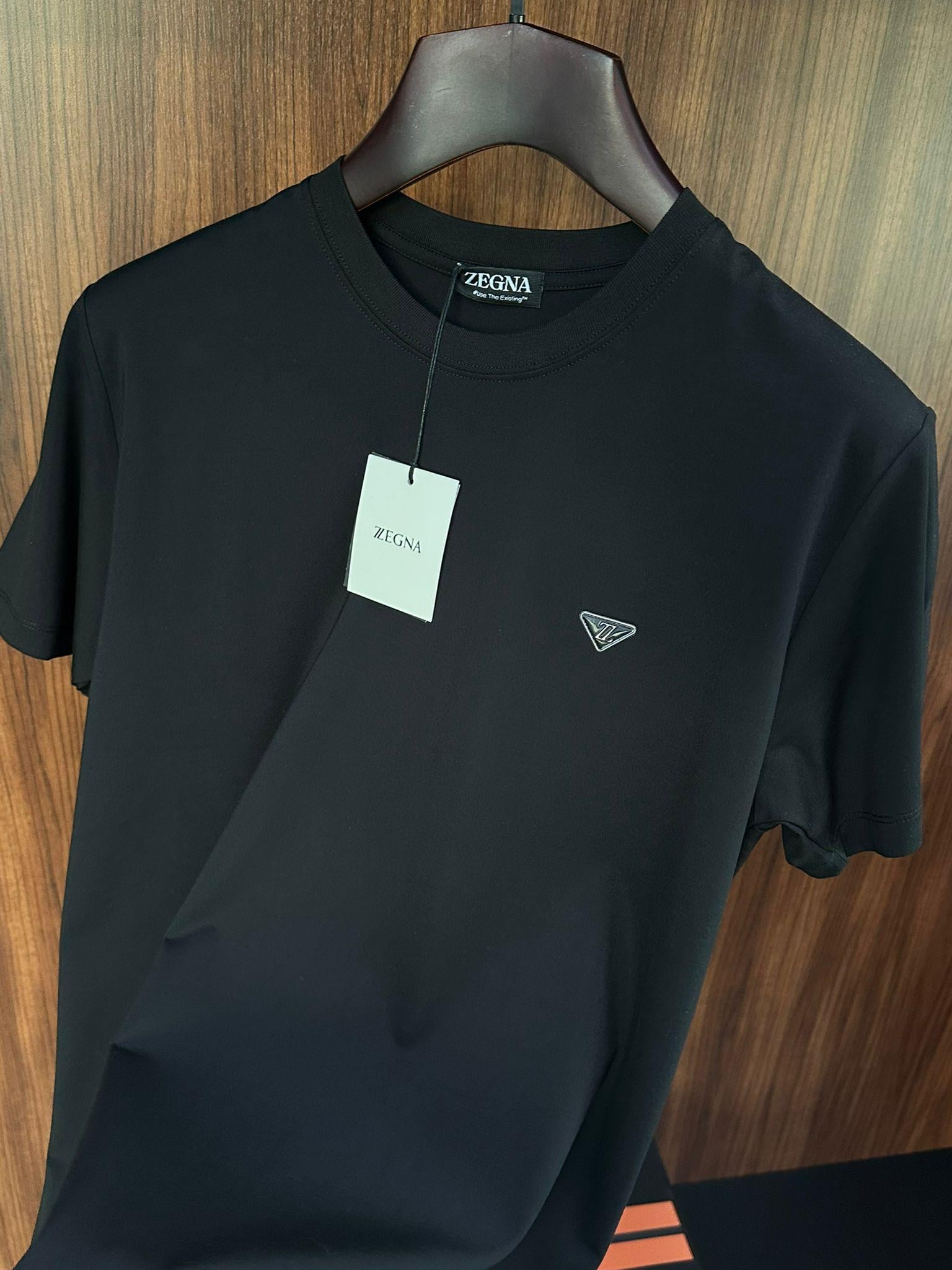 Metal Logolu Modal Kumaş T-Shirt