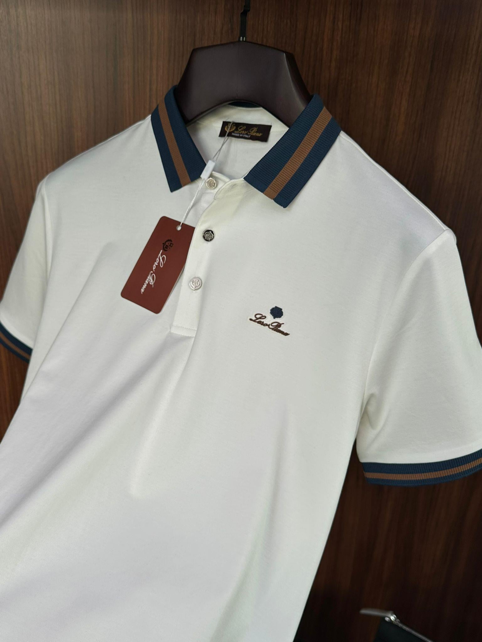 Plastik Logolu Yaka Ve Kol Detaylı Yakalı T-Shirt