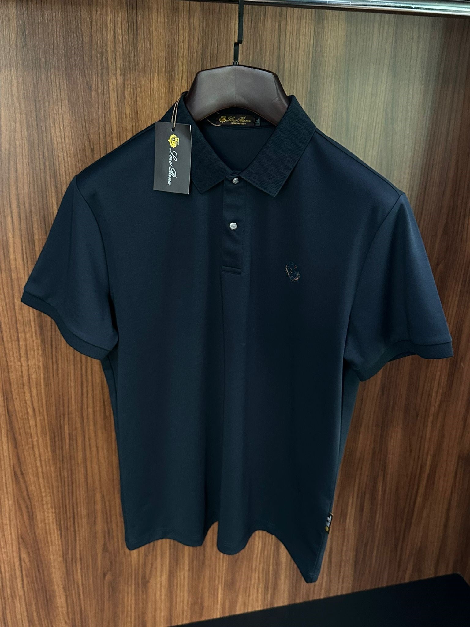 Silikon Kabartma Logolu Yaka Detaylı T-Shirt