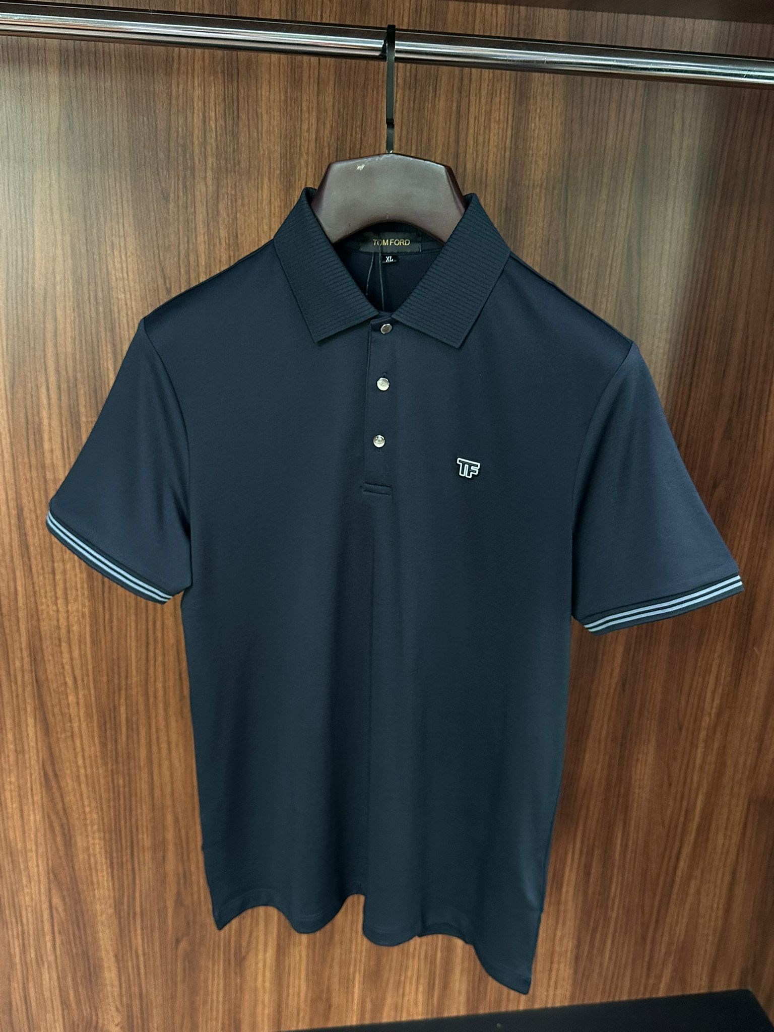 Silikon Logolu Modal Kumaş Yakalı T-Shirt