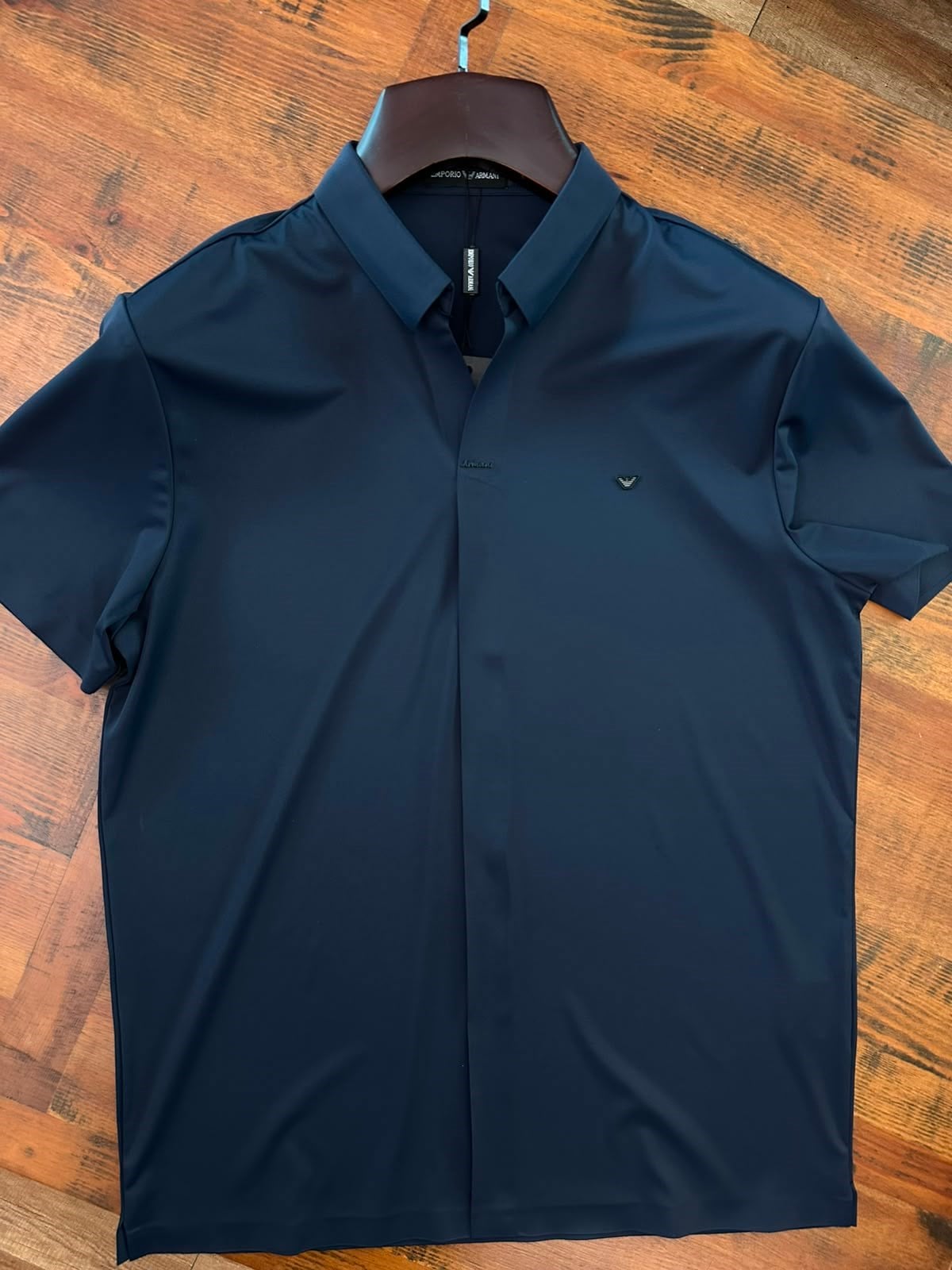 Slikon Loglu Açık V Yaka Modal Yakalı T-Shirt
