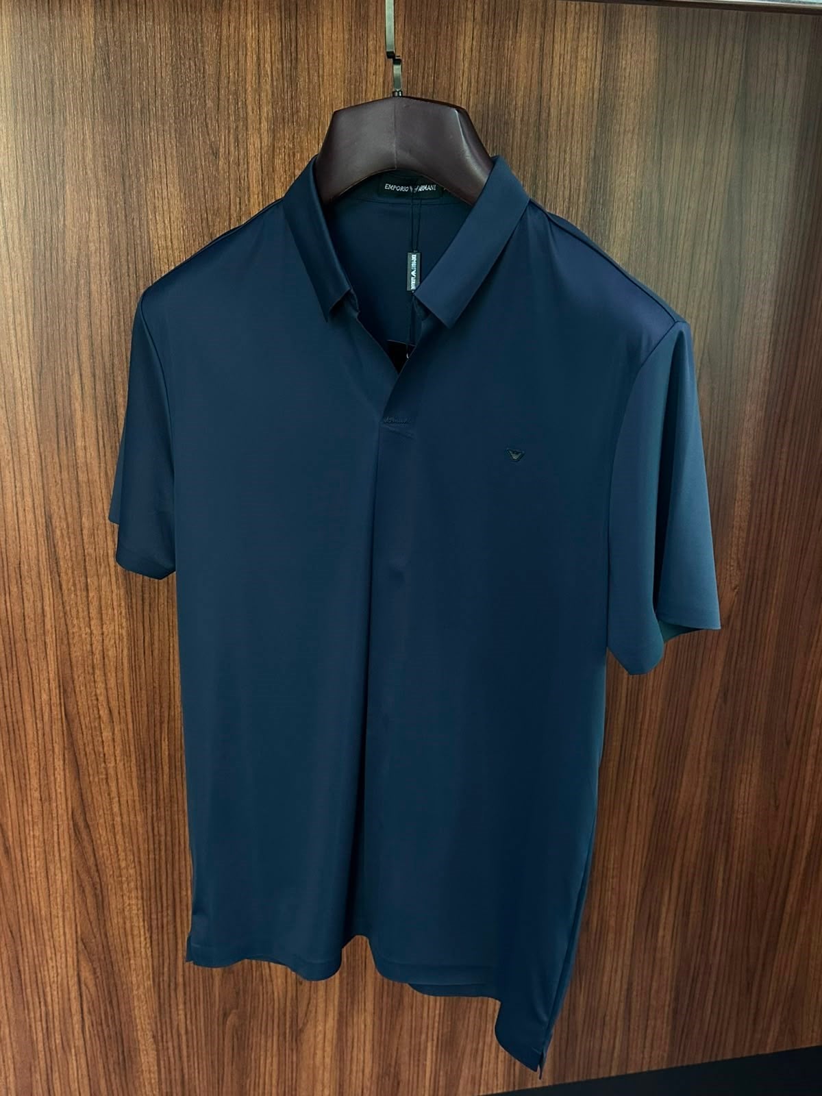Slikon Loglu Açık V Yaka Modal Yakalı T-Shirt