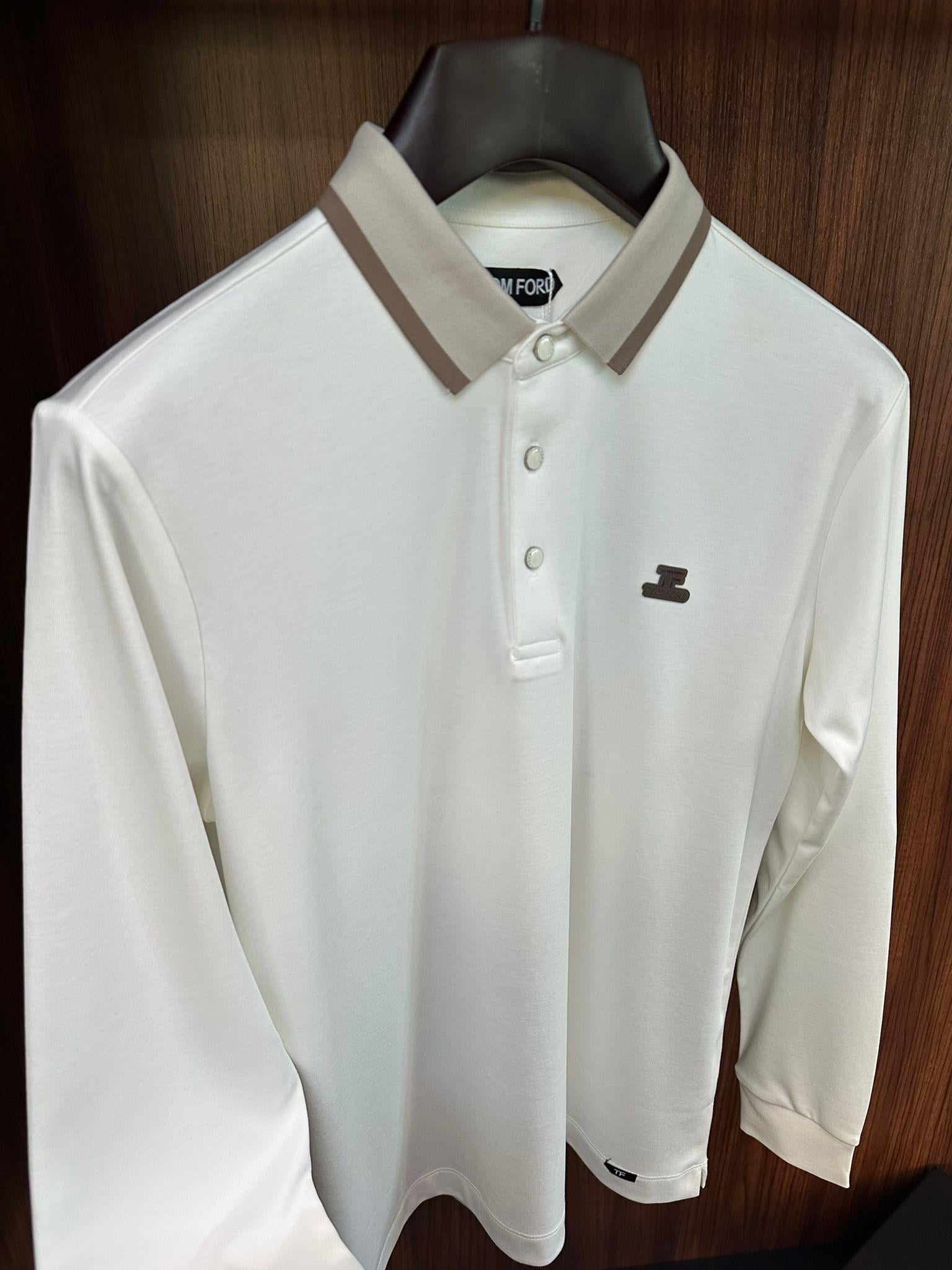 Metal Logolu Yakalı Sweatshirt