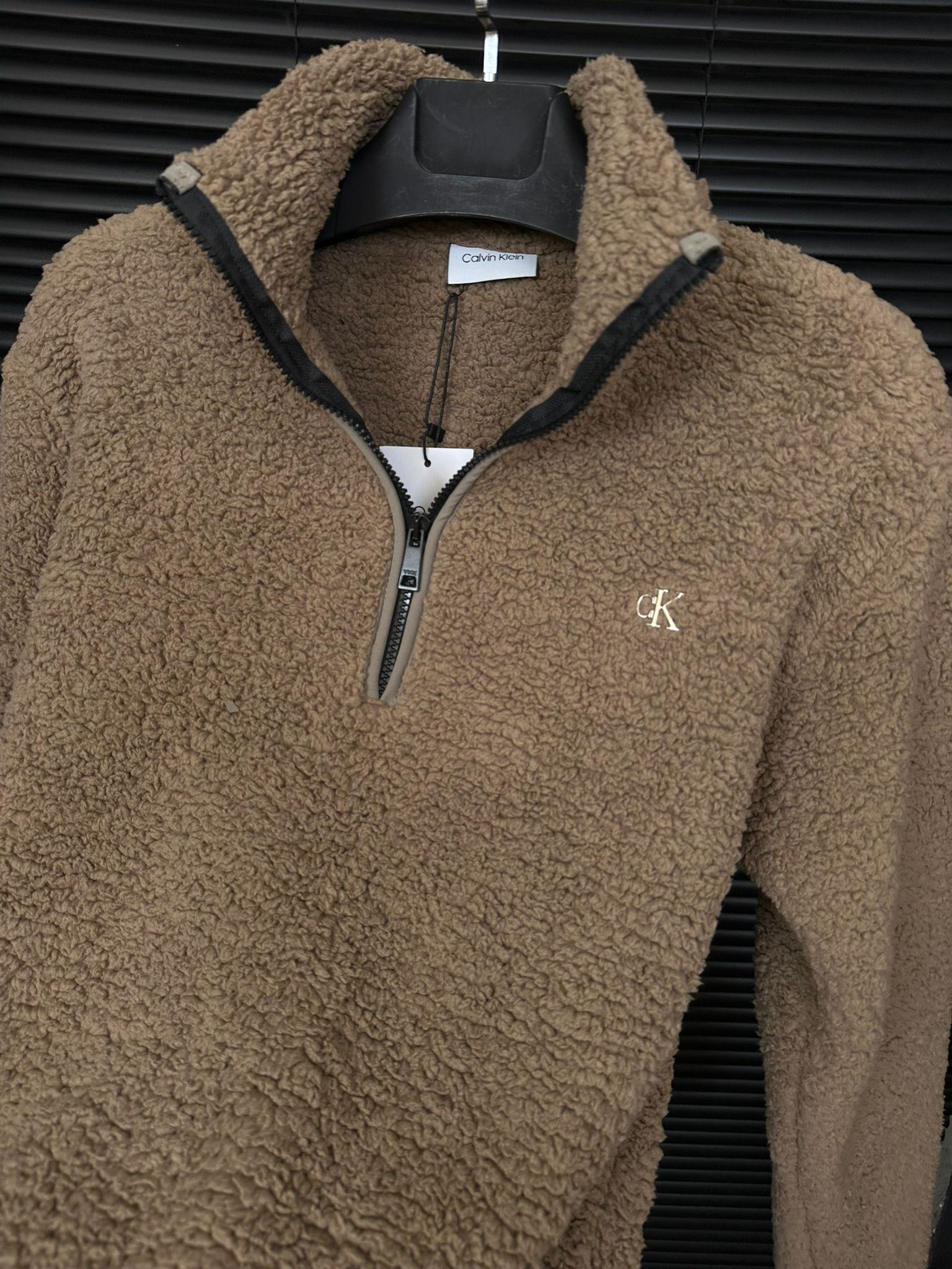 Metal Logolu Yarım Fermuarlı Peluş Sweatshirt