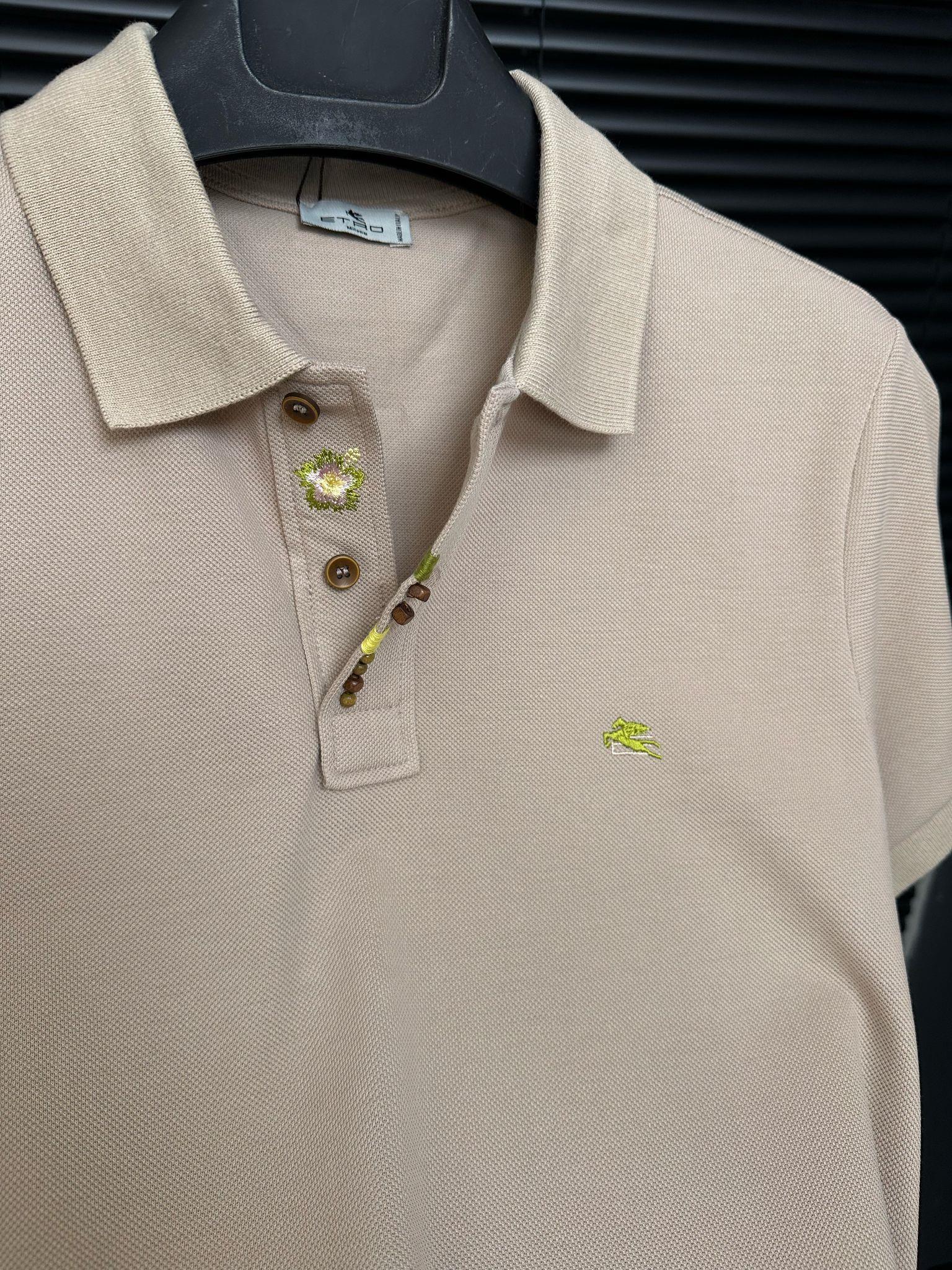 Nakış Armalı Boncuk Detaylı Yakalı T-Shirt